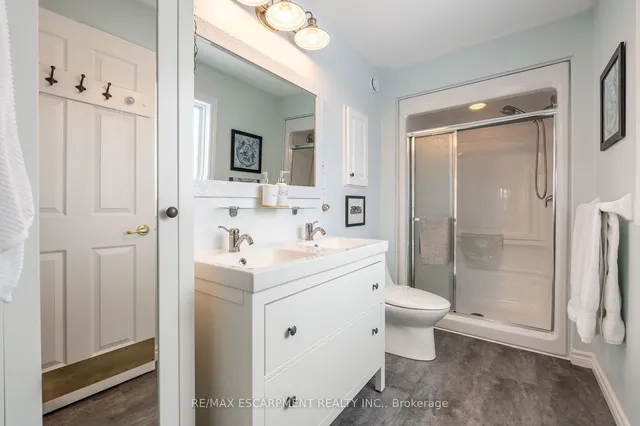 Additional property image - 136 Glenariff Dr