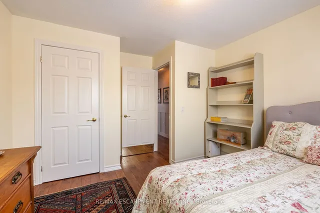 Additional property image - 136 Glenariff Dr