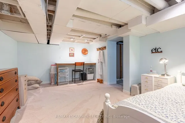 Additional property image - 136 Glenariff Dr