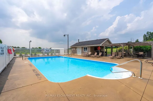 Additional property image - 136 Glenariff Dr