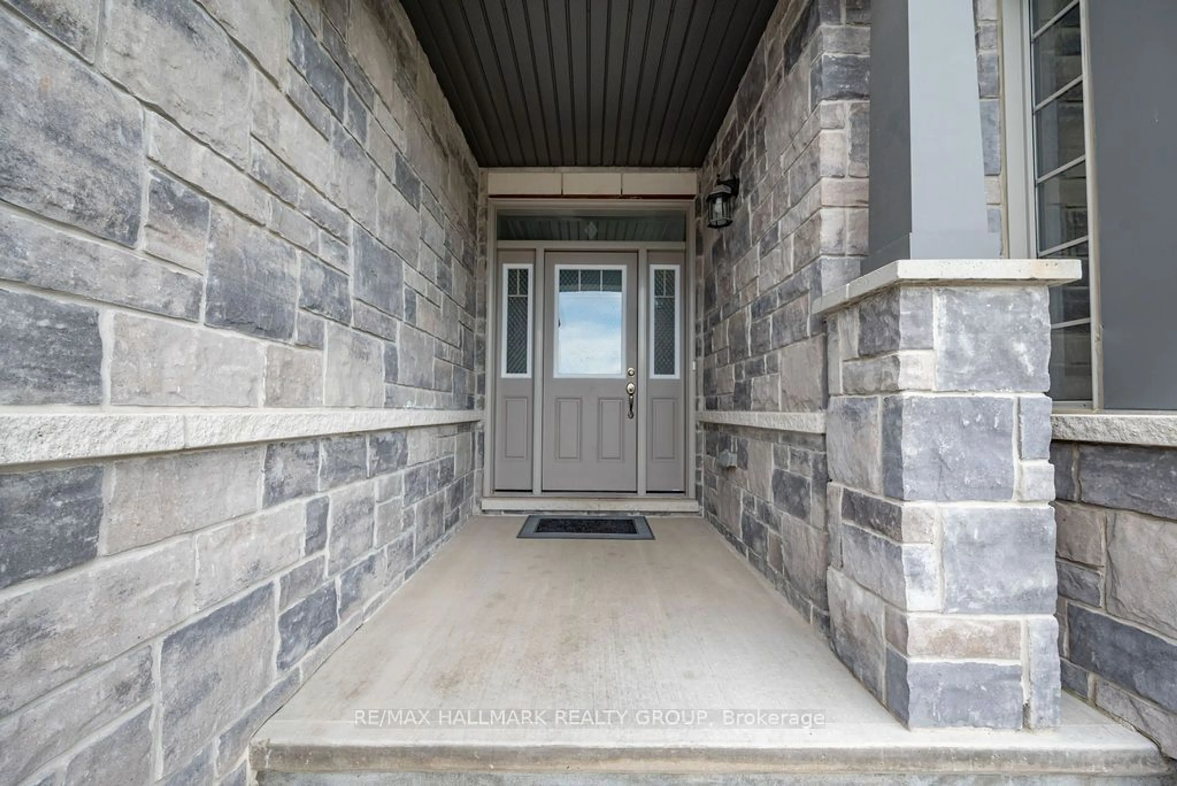 Indoor entryway for 72 Wingover Pvt, Carp - Huntley Ward Ontario K0A 1L0