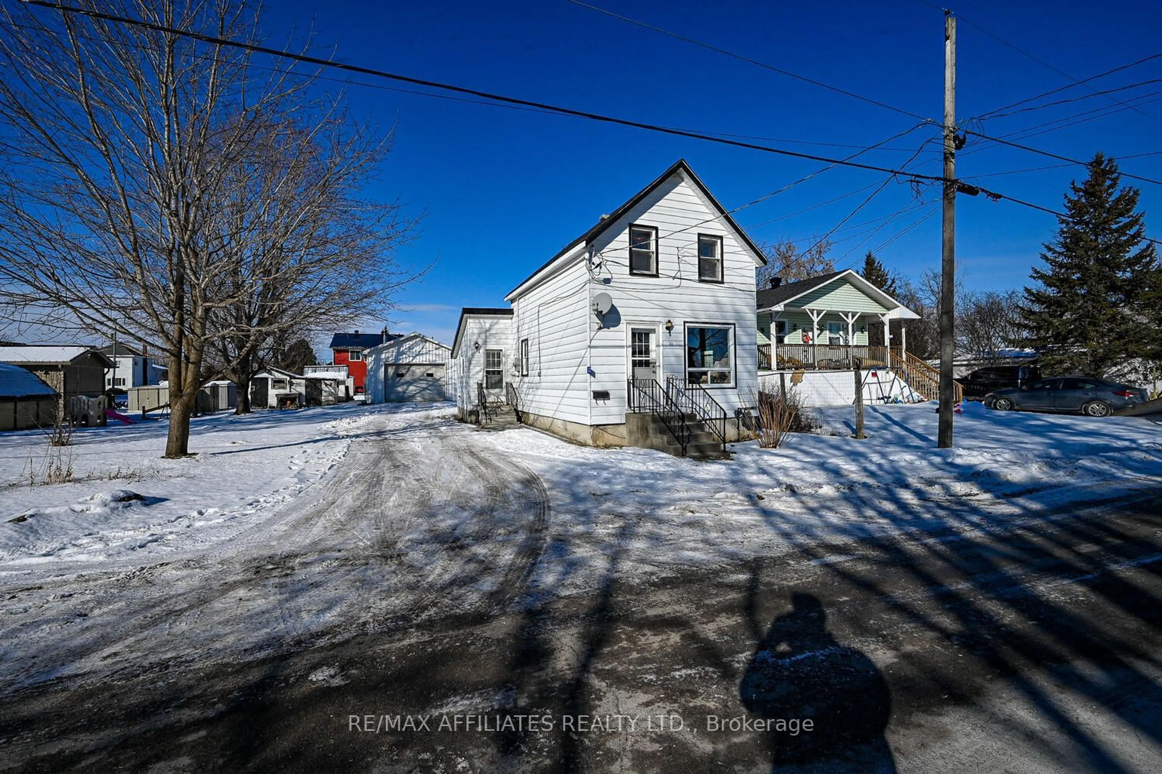 A pic from outside/outdoor area/front of a property/back of a property/a pic from drone, street for 22 Second St, Montague Ontario K7A 3G9