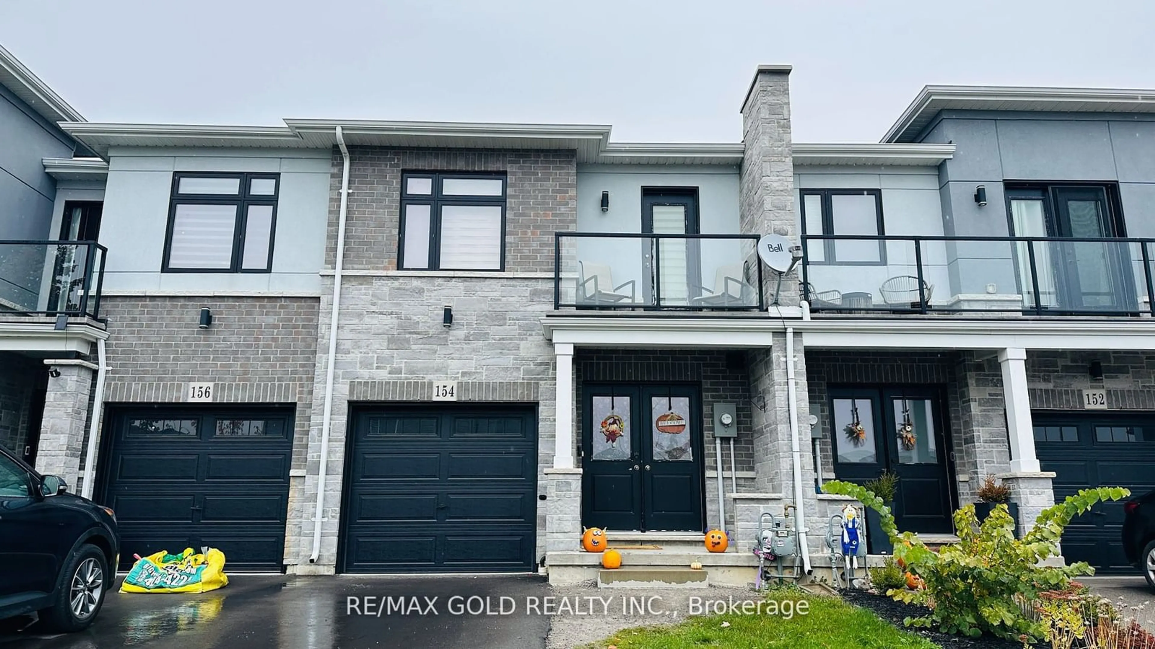 Home with brick exterior material, street for 154 Springvalley Cres, Hamilton Ontario L9C 0B4