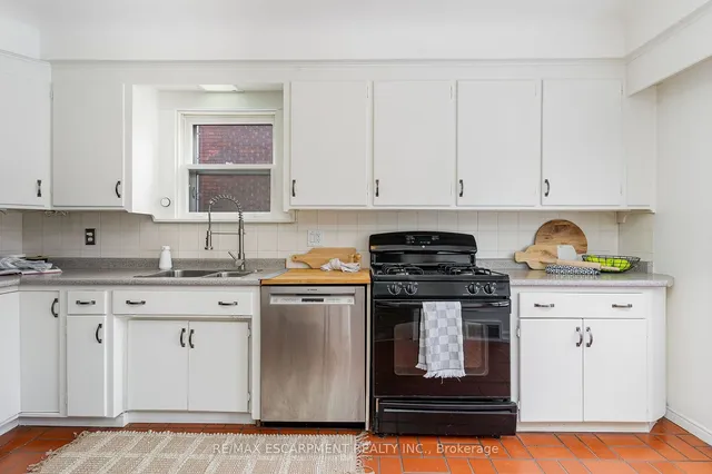 Additional property image - 166 Rothsay Ave