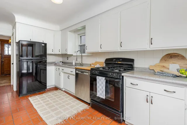 Additional property image - 166 Rothsay Ave