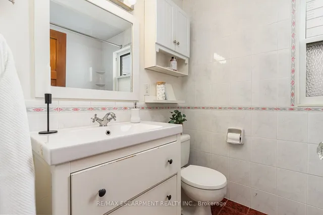 Additional property image - 166 Rothsay Ave