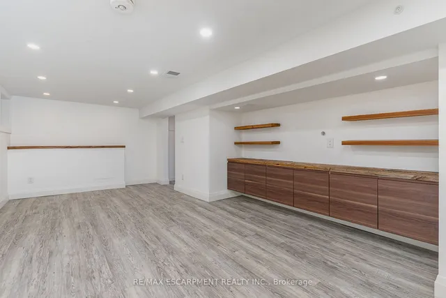 Additional property image - 166 Rothsay Ave