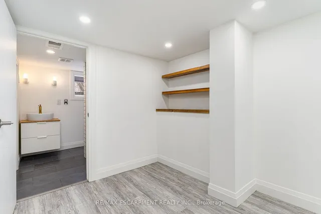 Additional property image - 166 Rothsay Ave