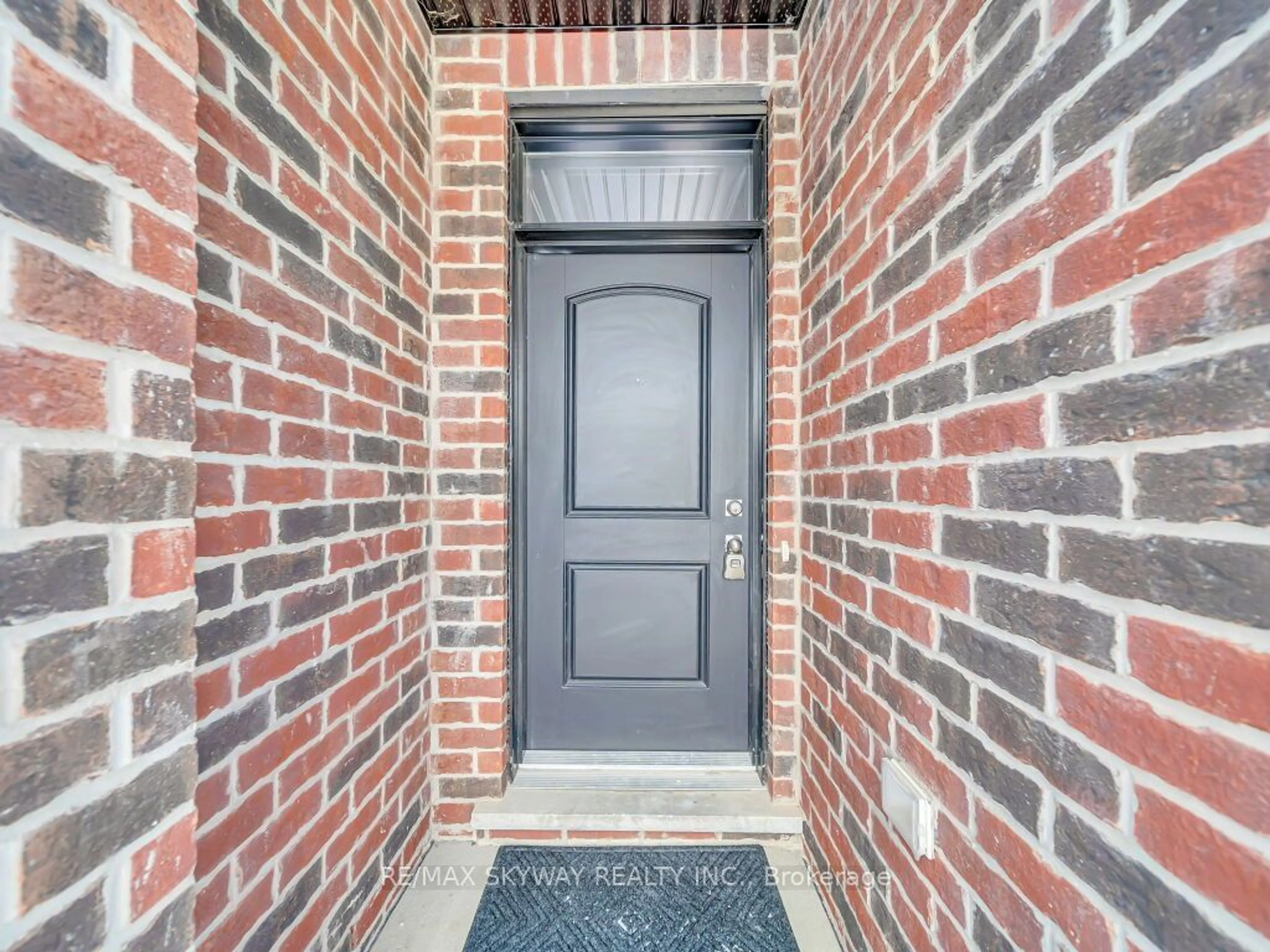 Indoor entryway for 1071 Upperpoint Ave, London Ontario N6K 0L1