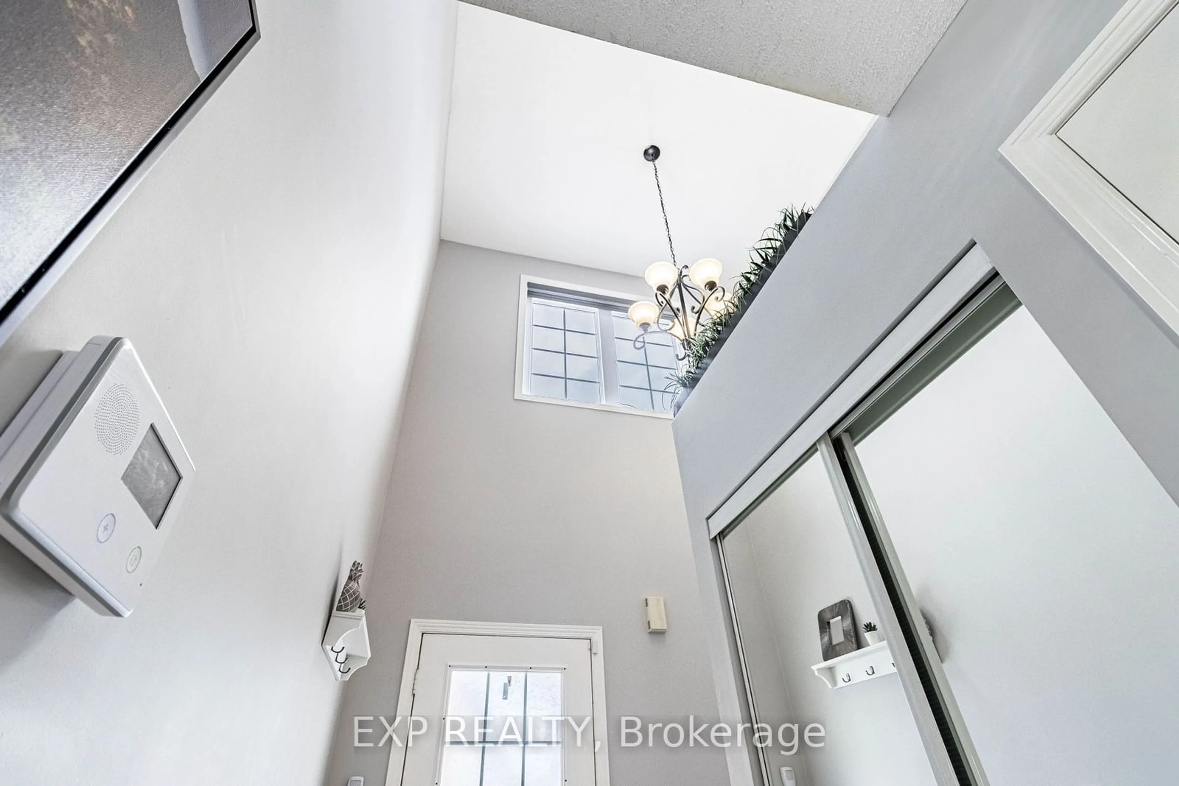 Indoor entryway for 485 Green Rd #42, Hamilton Ontario L8E 6A8