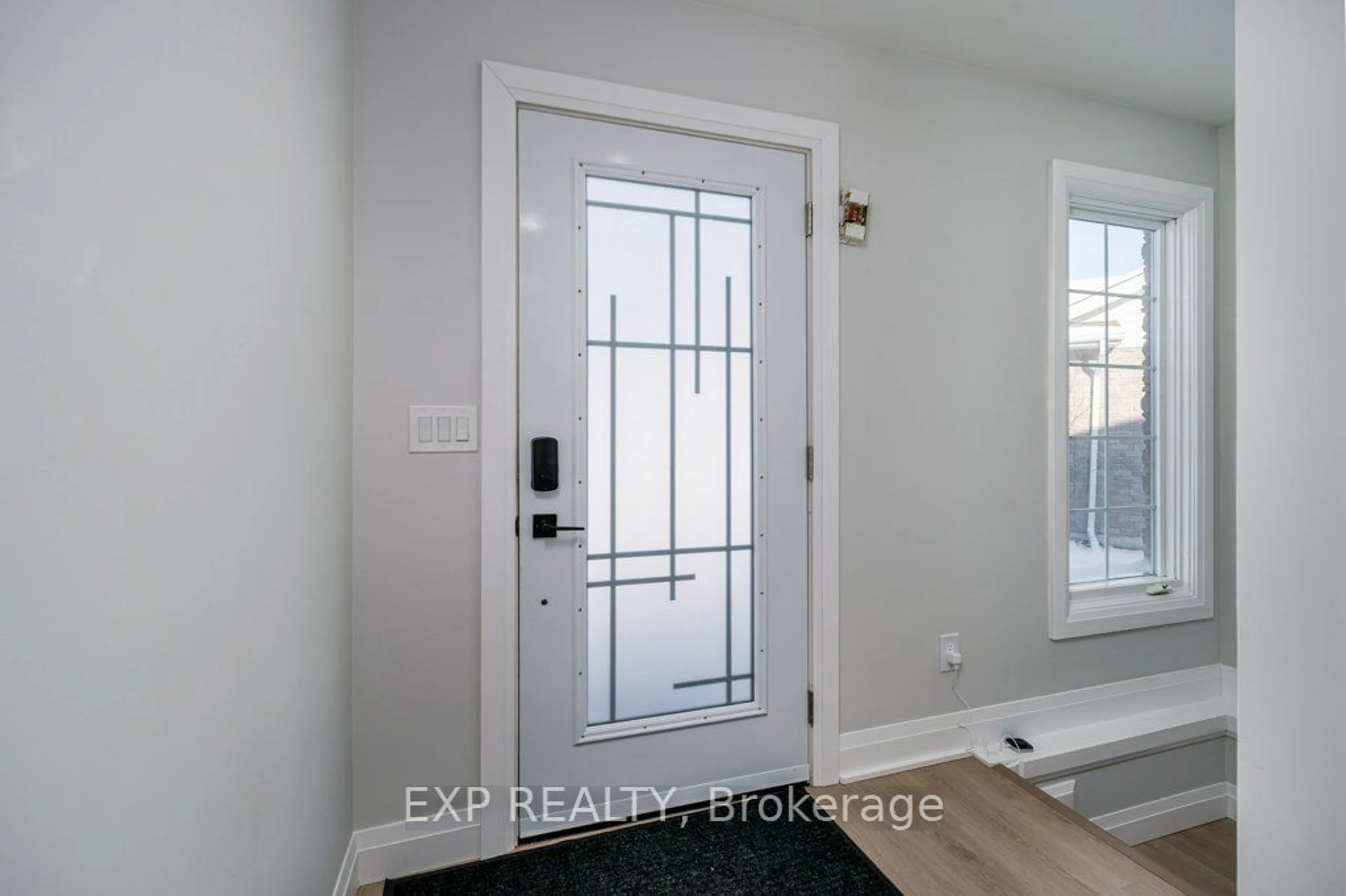 Indoor entryway for 37 Alder Crt, Belleville Ontario K8P 5L5