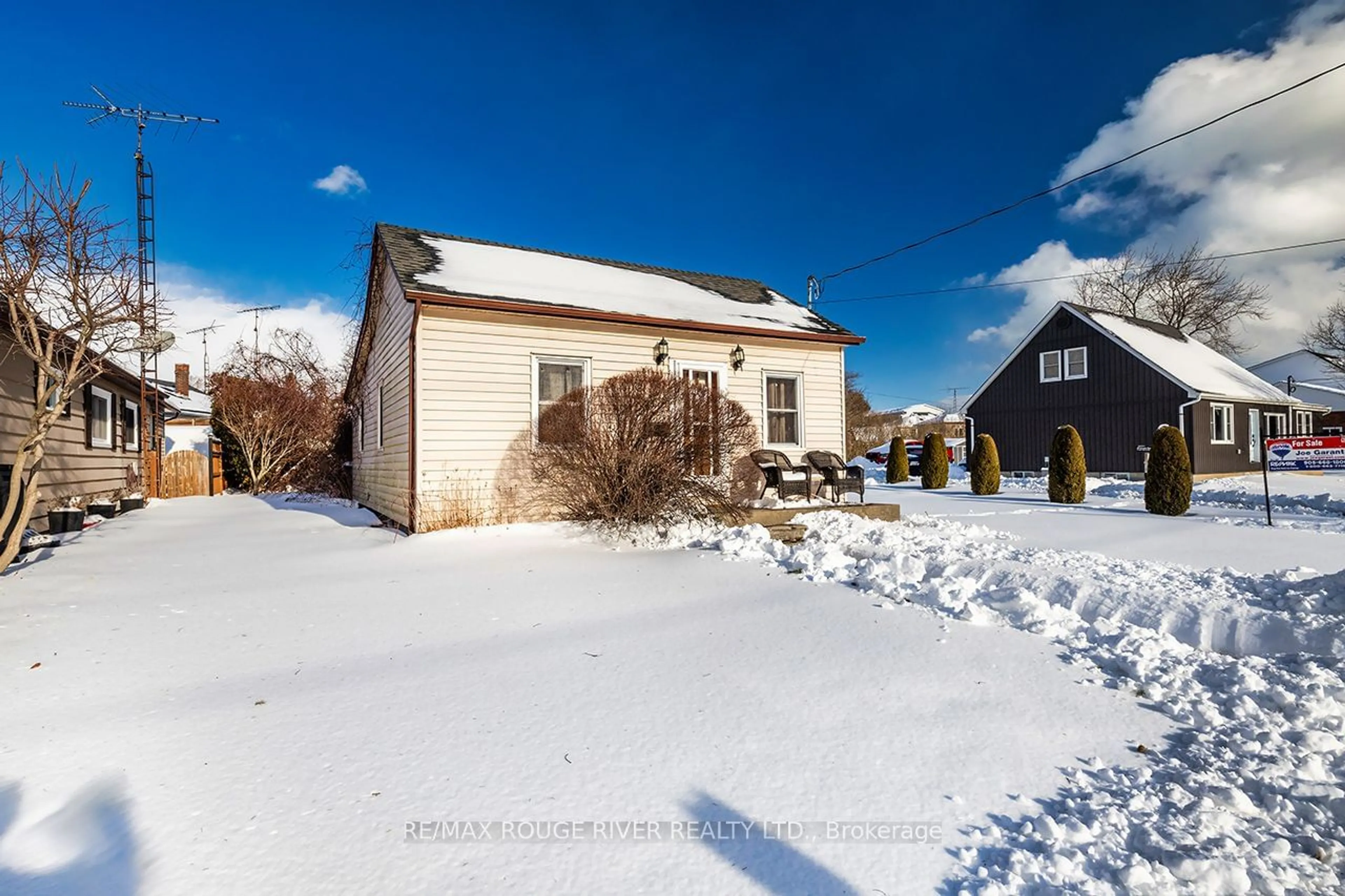 A pic from outside/outdoor area/front of a property/back of a property/a pic from drone, street for 59 Toronto Rd, Port Hope Ontario L1A 3R8