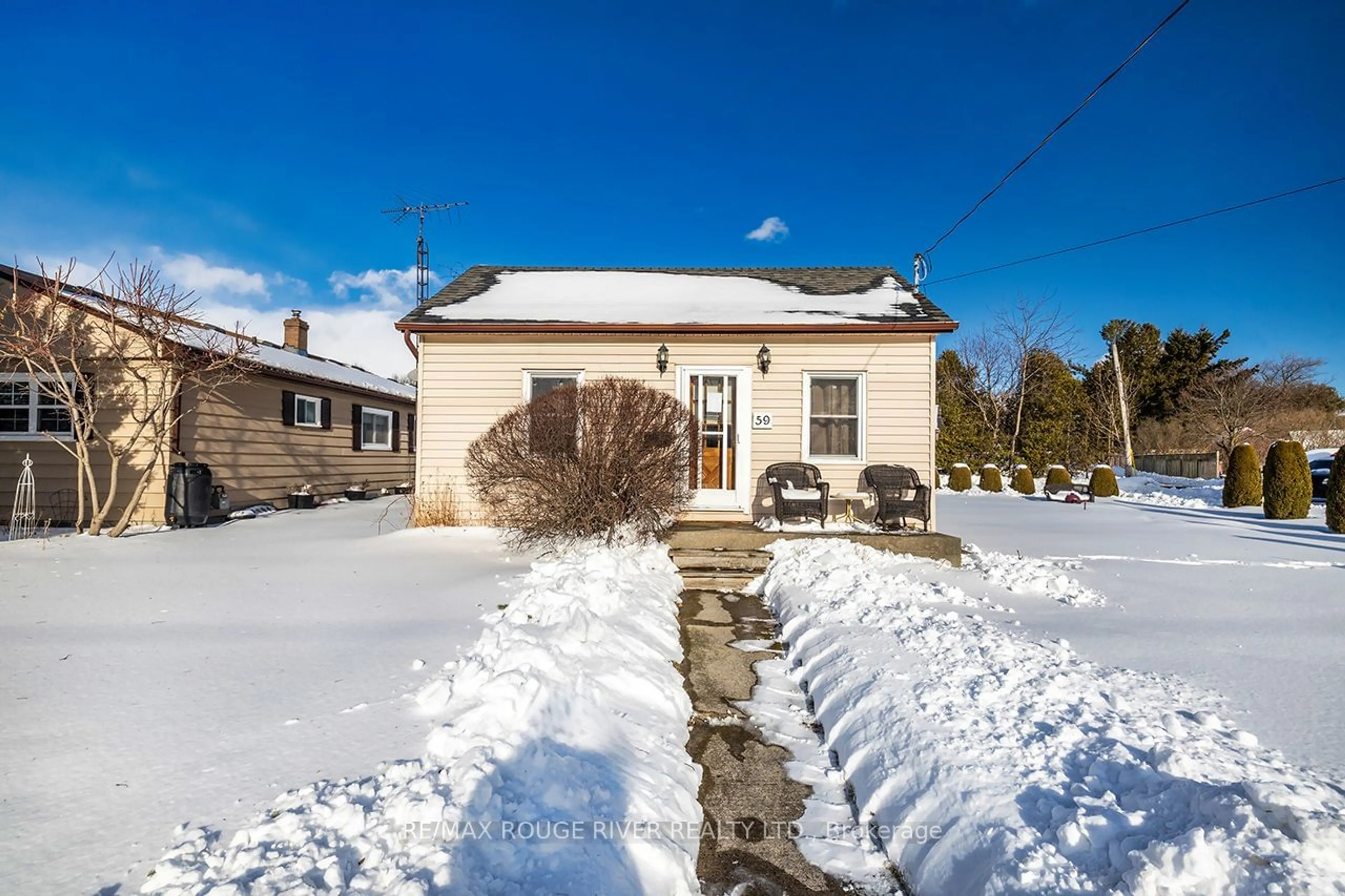 A pic from outside/outdoor area/front of a property/back of a property/a pic from drone, street for 59 Toronto Rd, Port Hope Ontario L1A 3R8