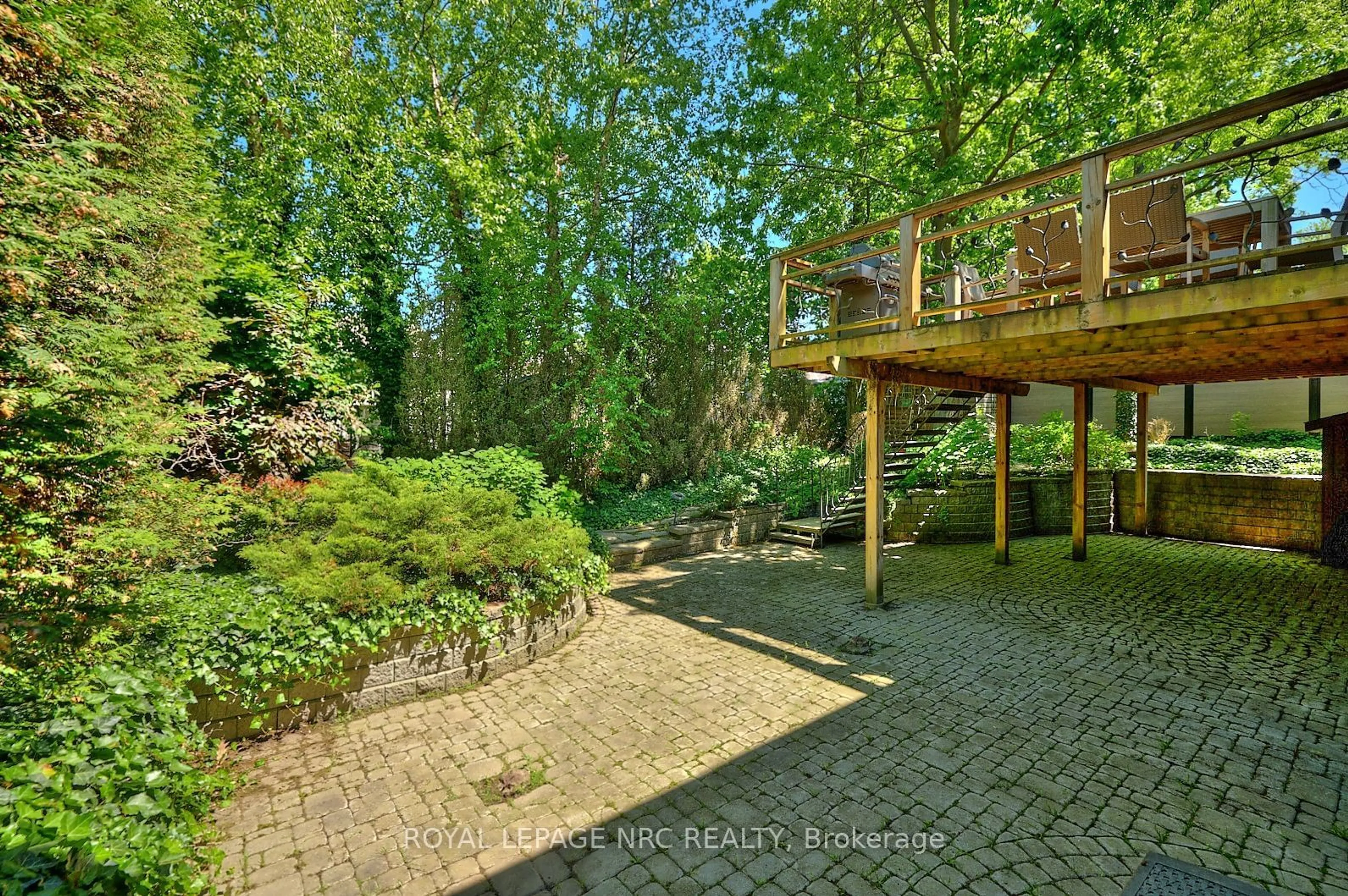 Patio, forest/trees view for 7 SCOTTDALE Crt, Pelham Ontario L0S 1E3