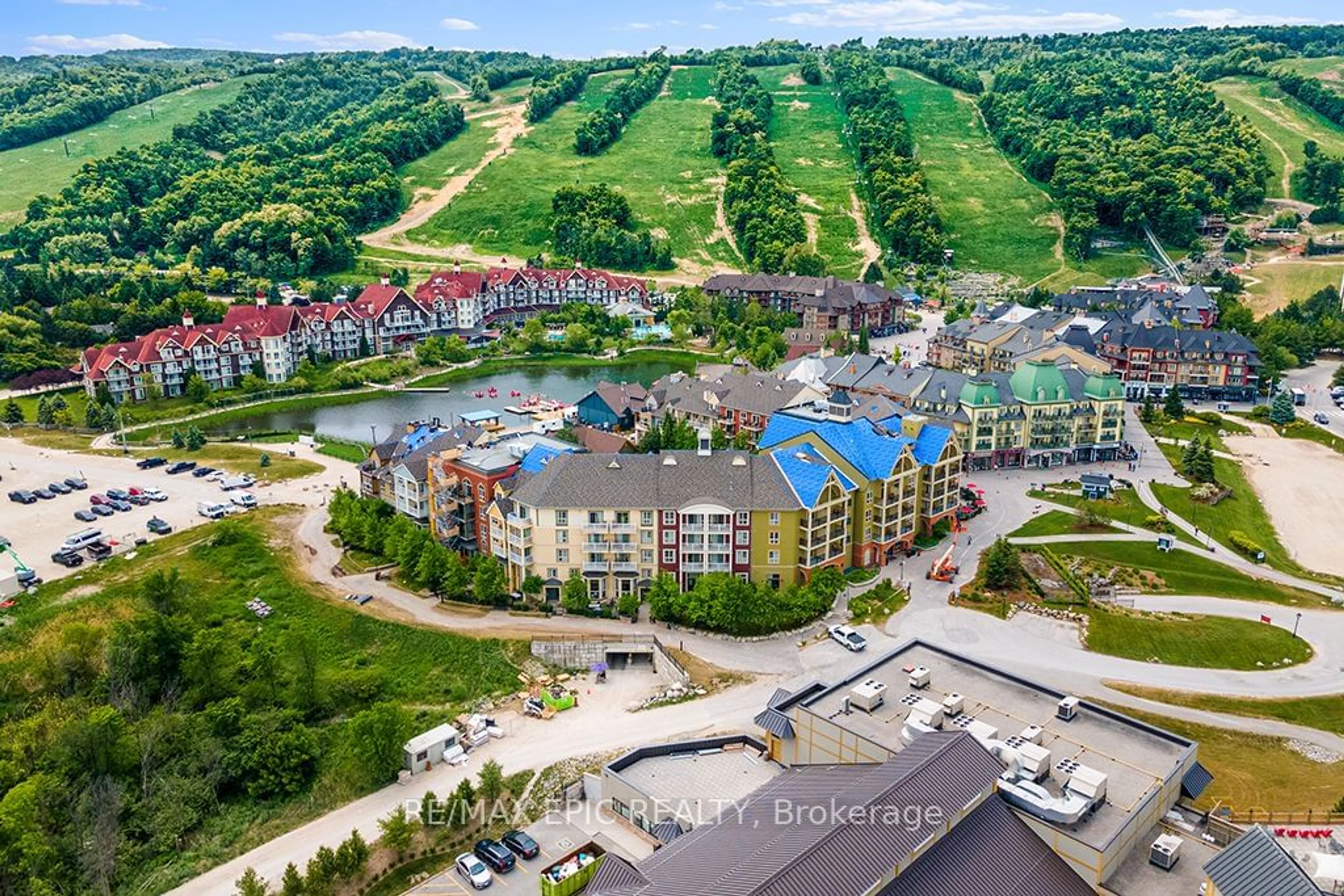 A pic from outside/outdoor area/front of a property/back of a property/a pic from drone, unknown for 190 Jozo Weider Blvd #332, Blue Mountains Ontario L9Y 0V2