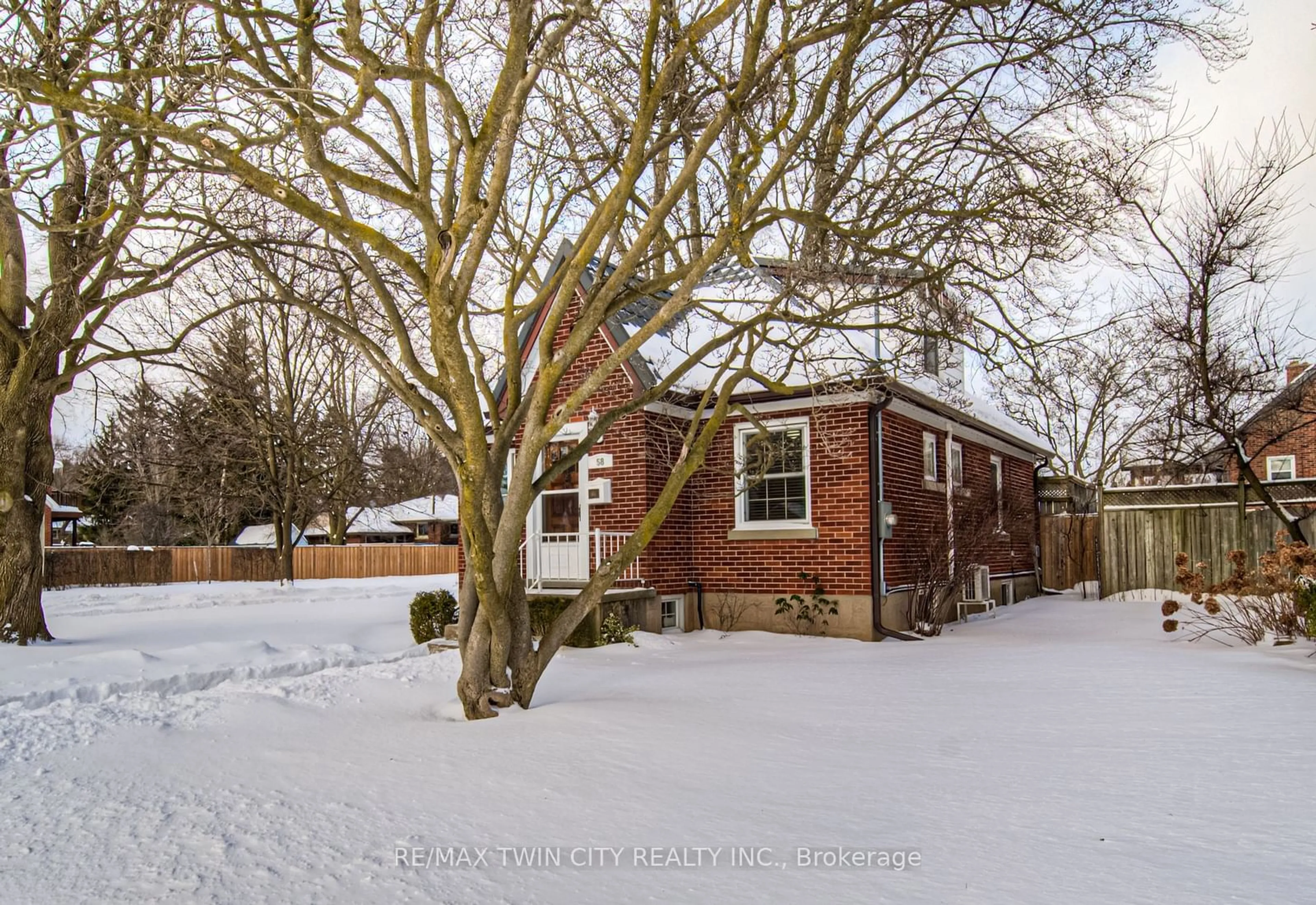 A pic from outside/outdoor area/front of a property/back of a property/a pic from drone, street for 58 Brentwood Ave, Kitchener Ontario N2H 2C8