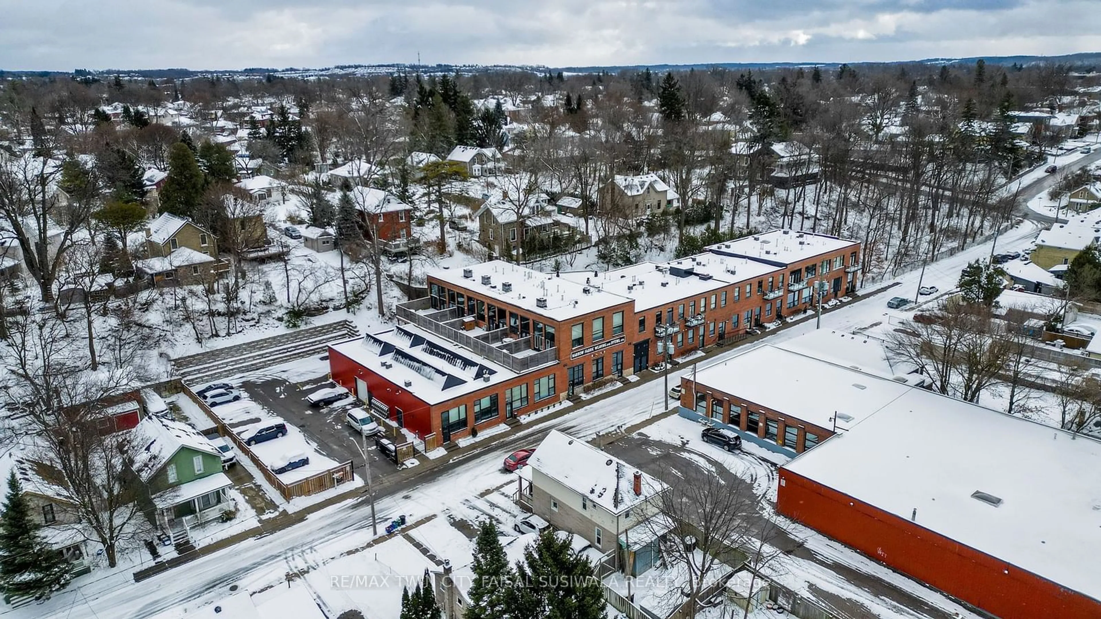 A pic from outside/outdoor area/front of a property/back of a property/a pic from drone, unknown for 85 Spruce St #112, Cambridge Ontario N1R 4K4