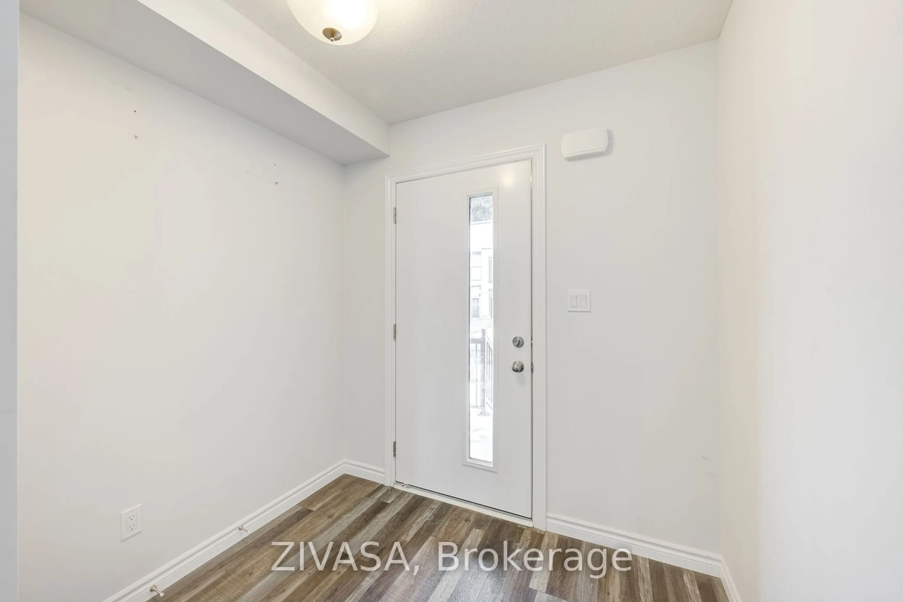 Indoor entryway for 320 Bradshaw Dr ##320, Stratford Ontario N5A 0K2