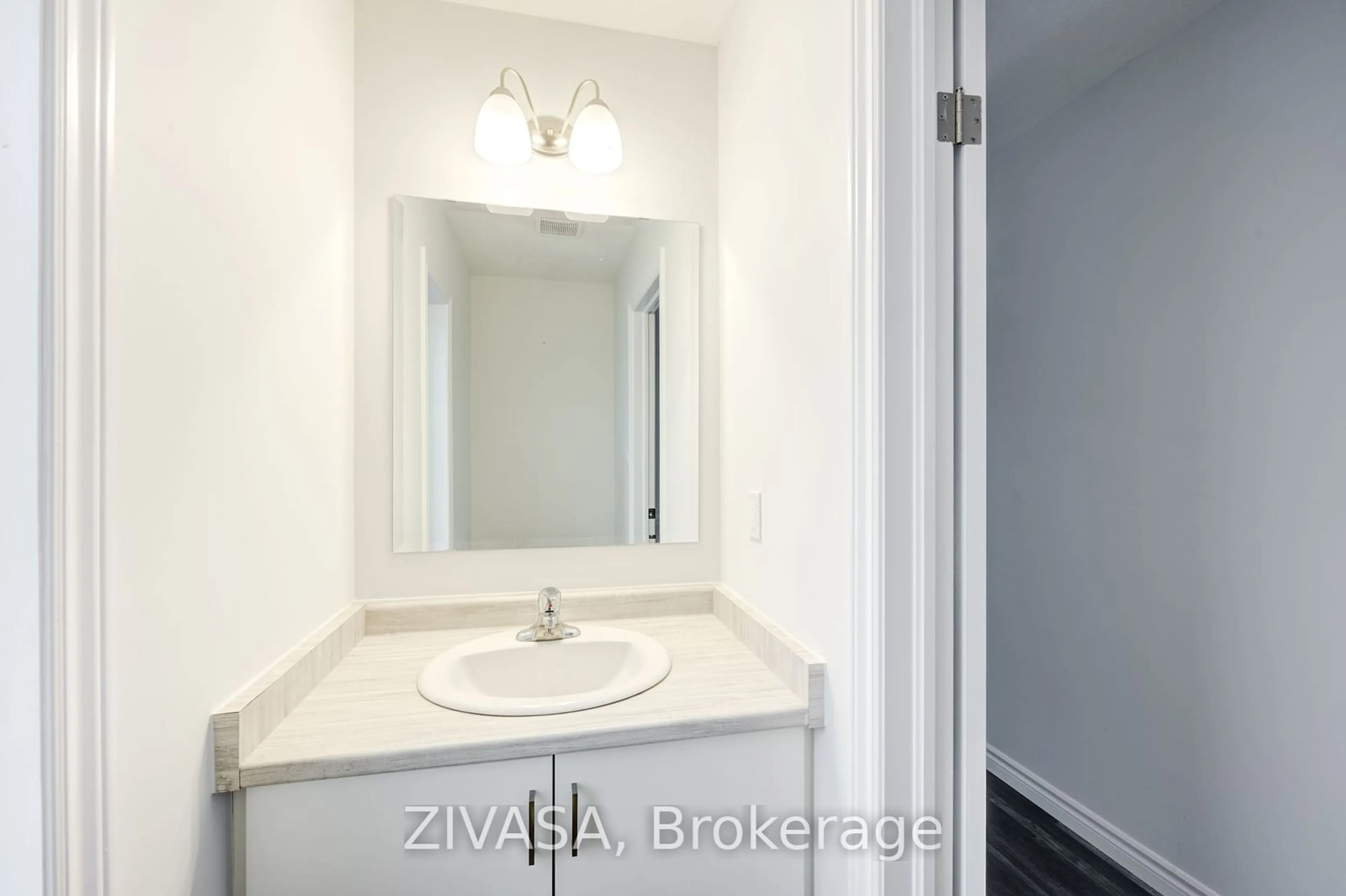 Standard bathroom, ceramic/tile floor for 320 Bradshaw Dr ##320, Stratford Ontario N5A 0K2