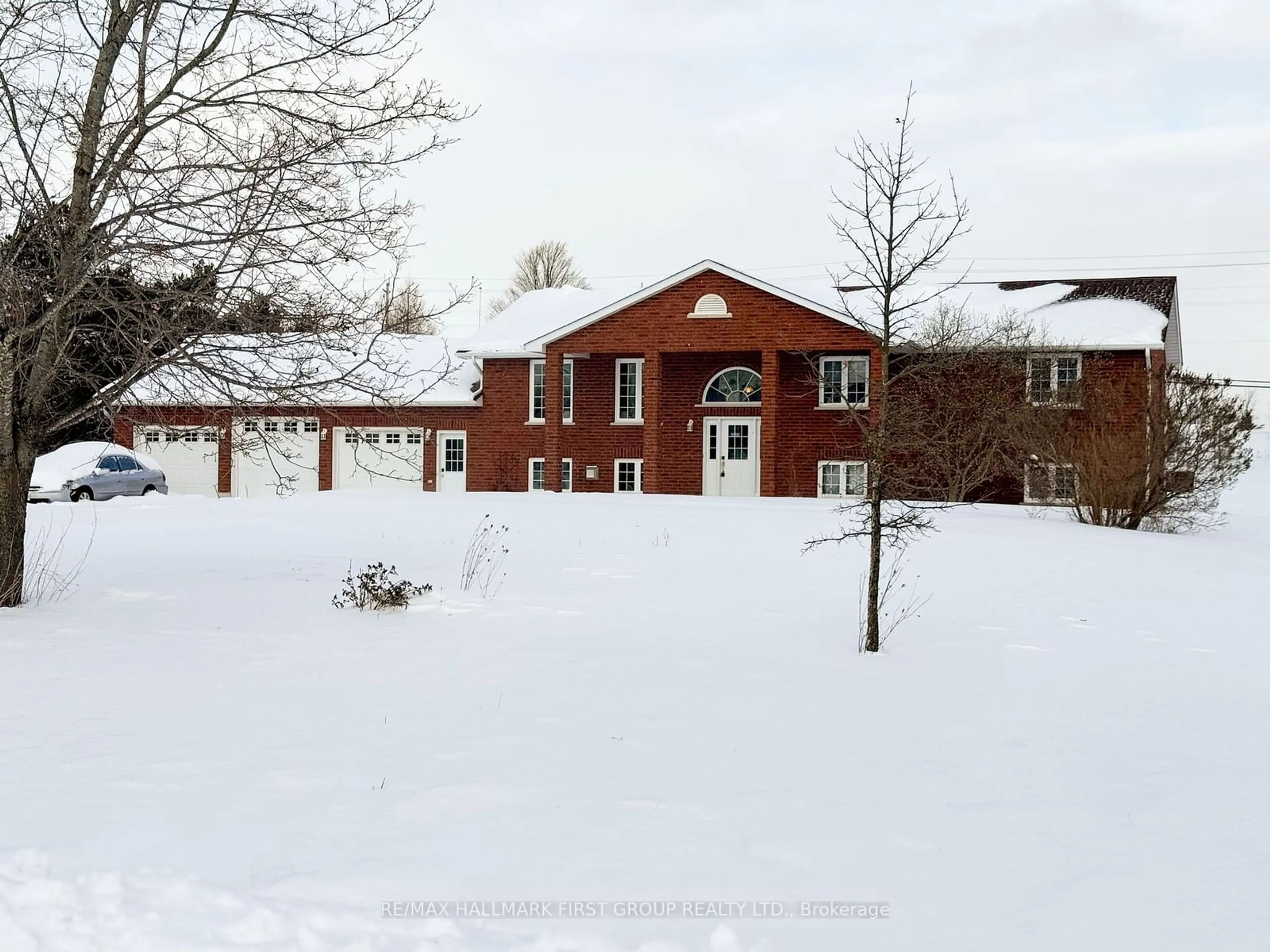 A pic from outside/outdoor area/front of a property/back of a property/a pic from drone, street for 935 Earl Ave, Smith-Ennismore-Lakefield Ontario K0L 1T0