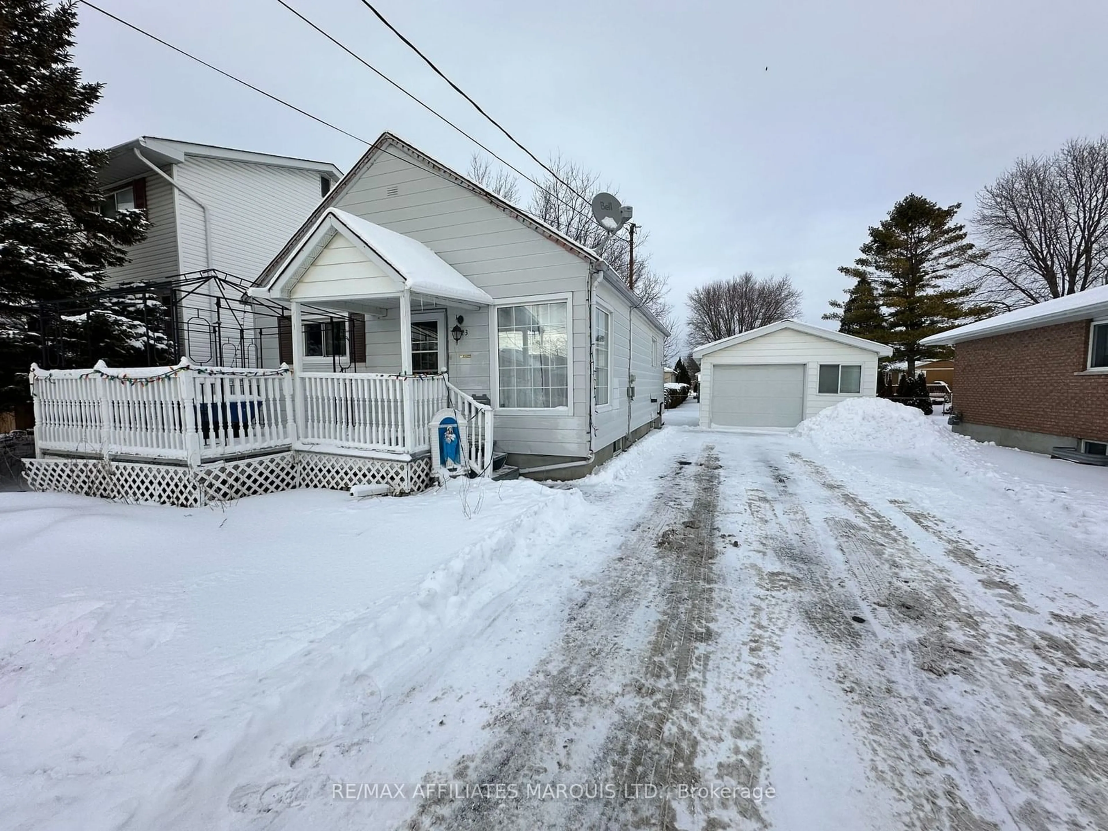 A pic from outside/outdoor area/front of a property/back of a property/a pic from drone, street for 1223 Cumberland St, Cornwall Ontario K6J 4K6