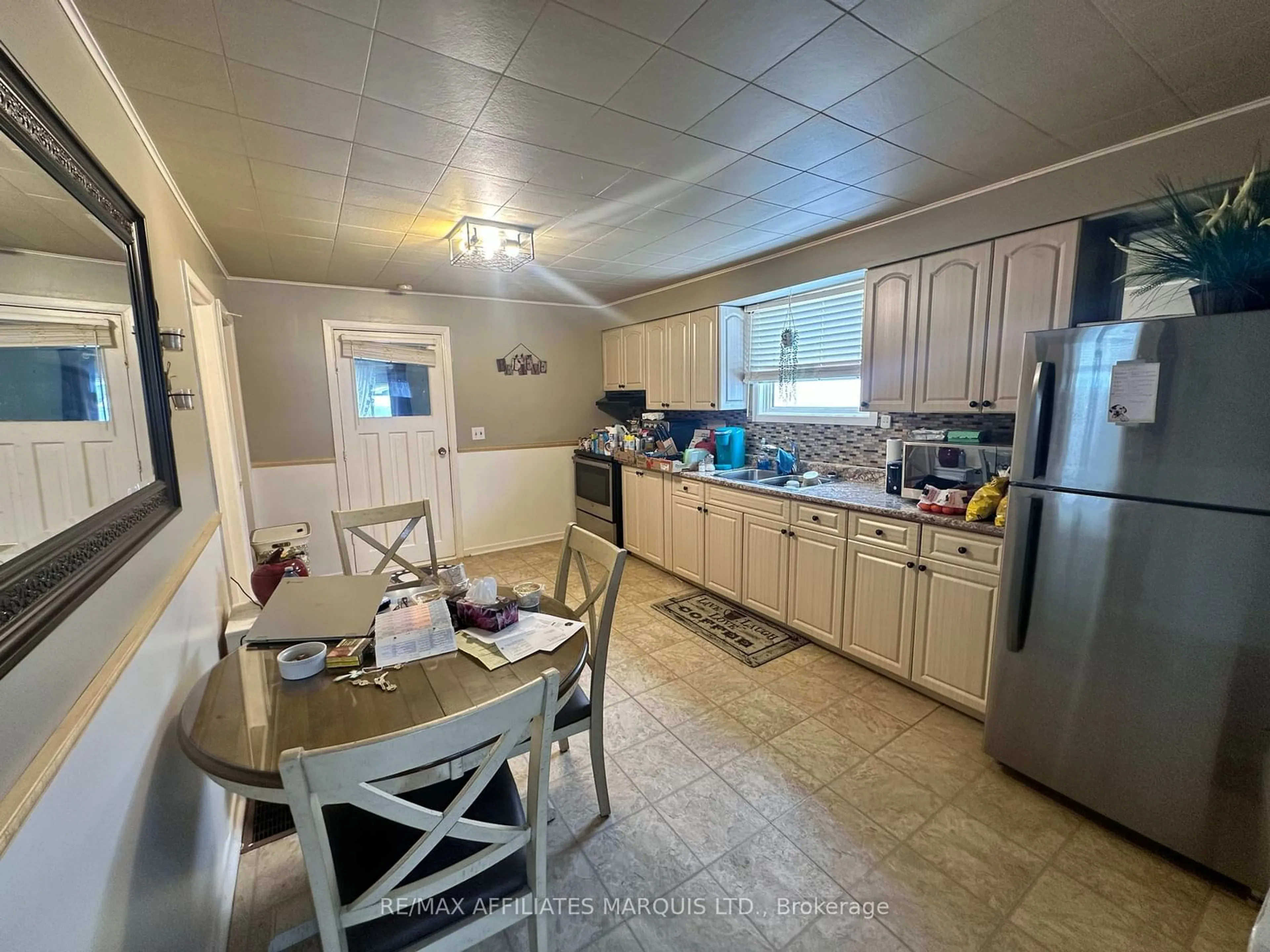 Standard kitchen, unknown for 1223 Cumberland St, Cornwall Ontario K6J 4K6