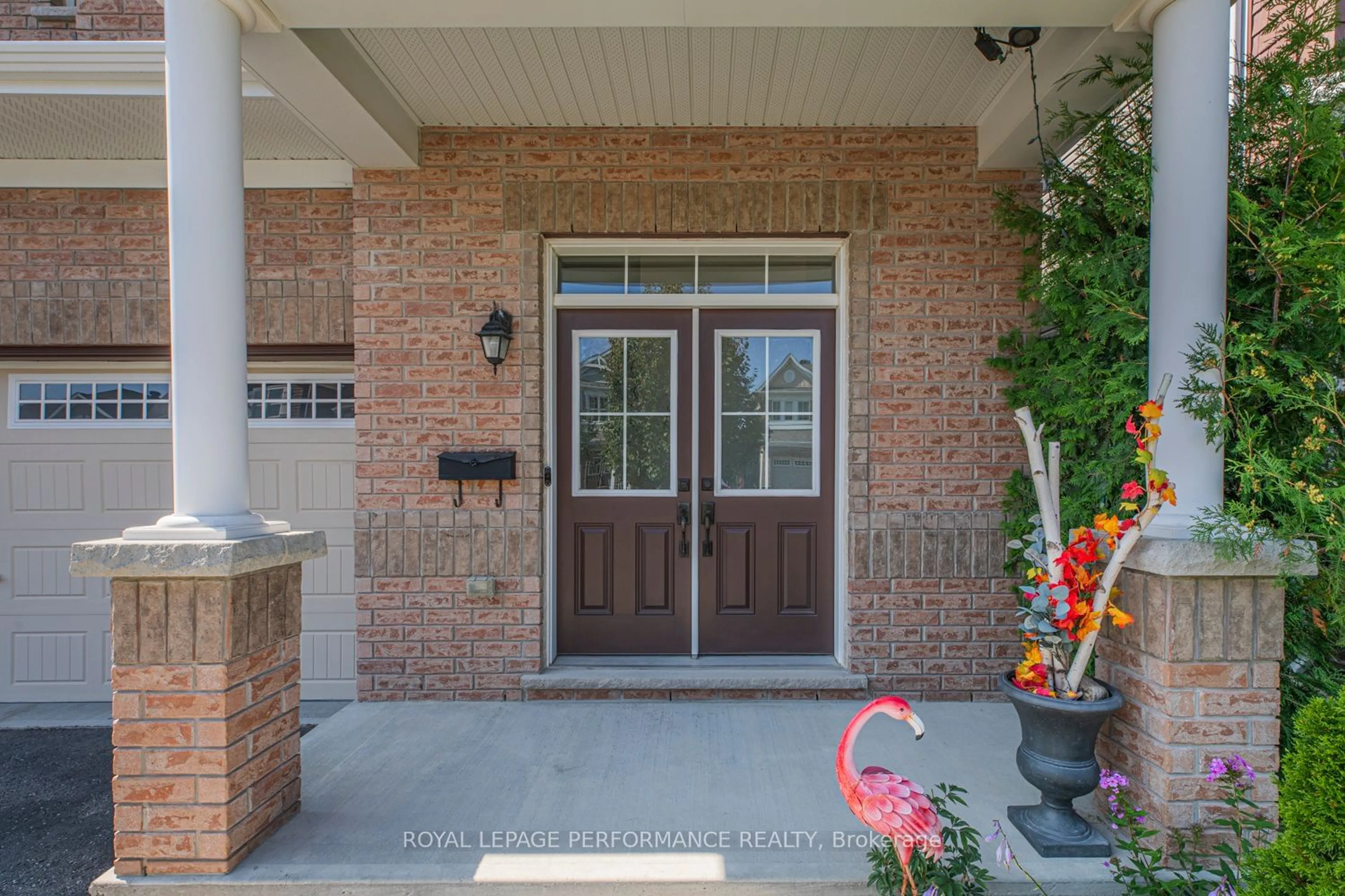 Indoor entryway for 30 Summitview Dr, Kanata Ontario K2M 2V9