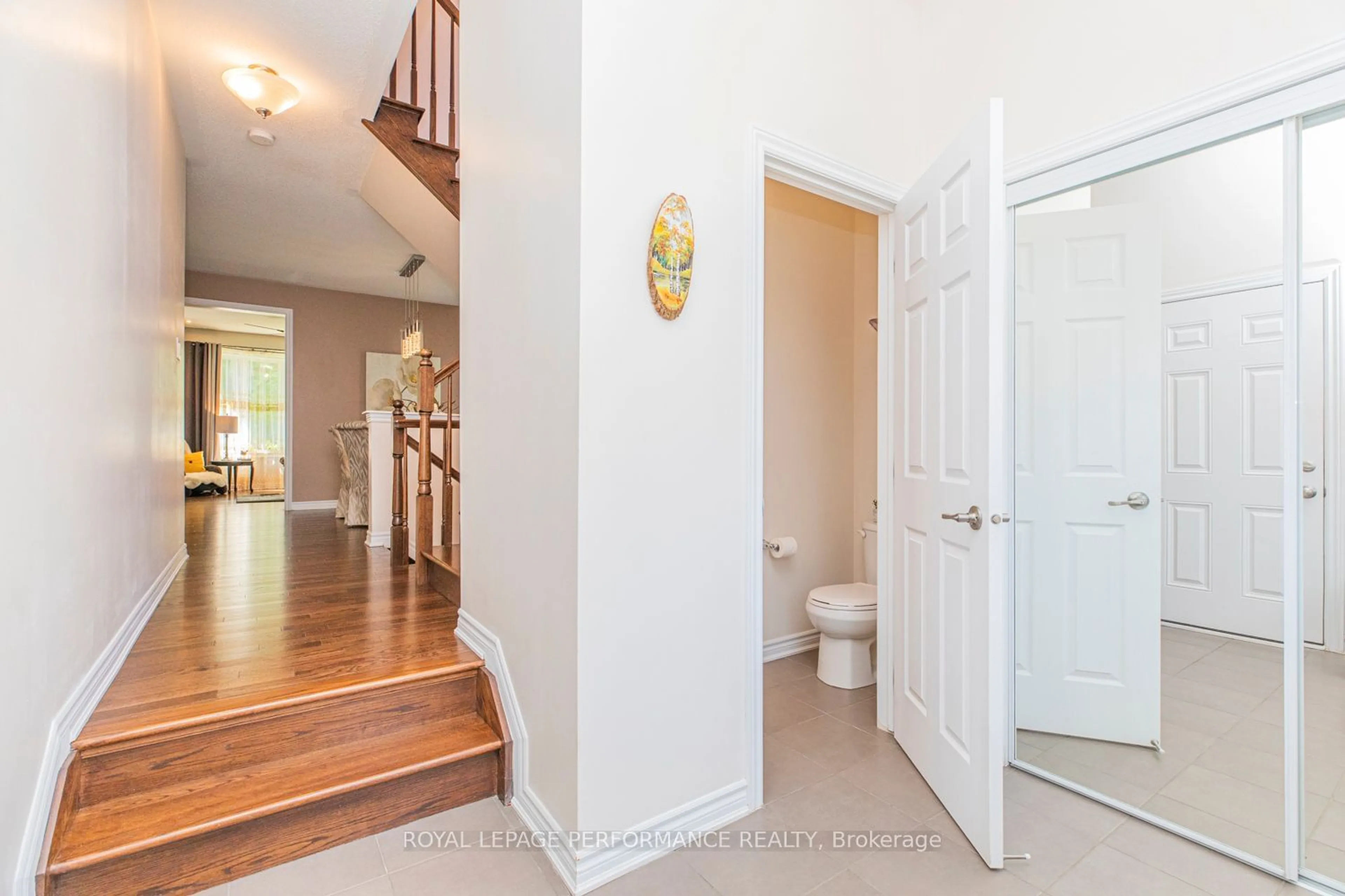 Indoor entryway for 30 Summitview Dr, Kanata Ontario K2M 2V9