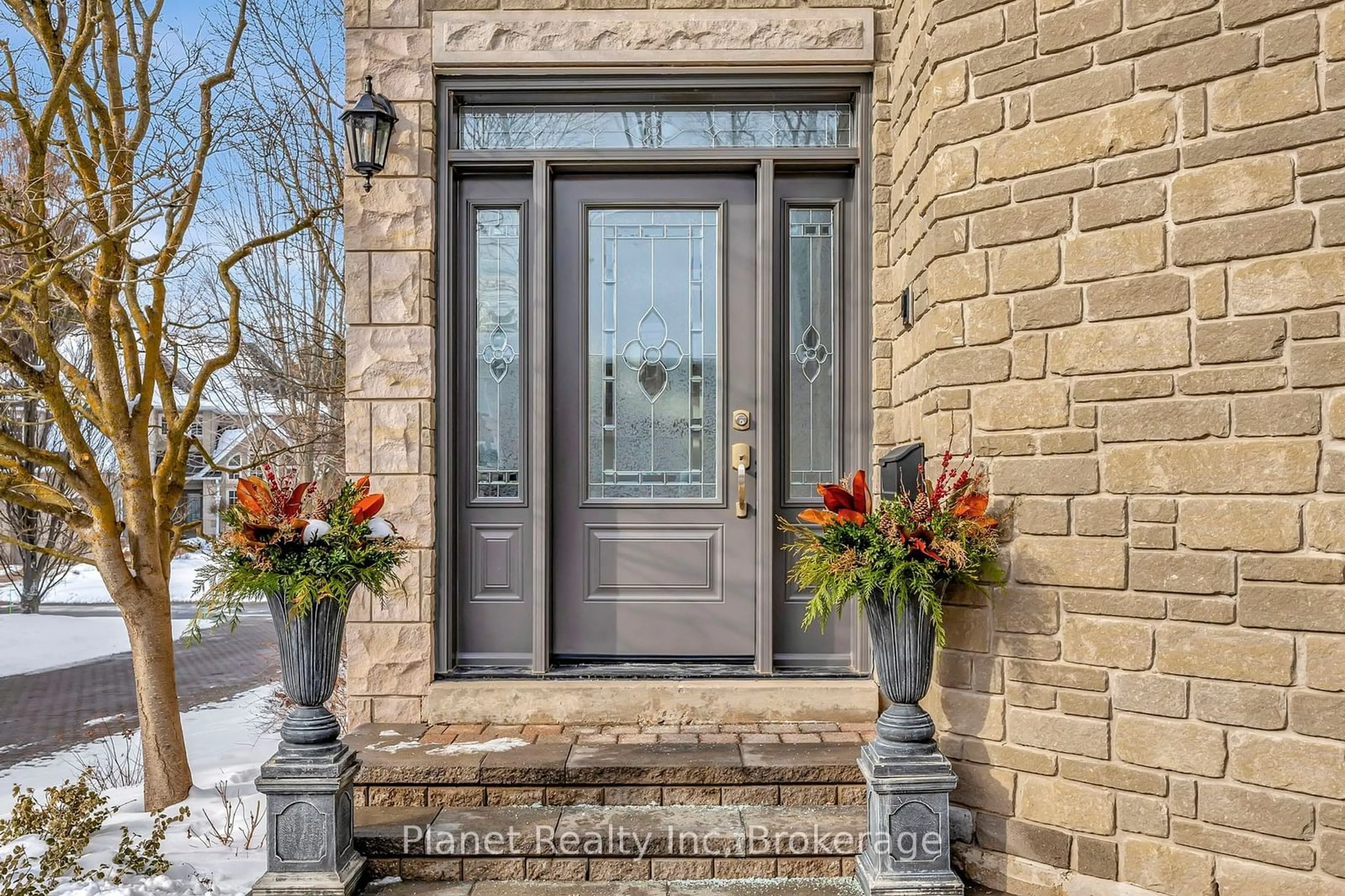 Indoor entryway for 25 Manor Park Cres #11, Guelph Ontario N1G 1A2