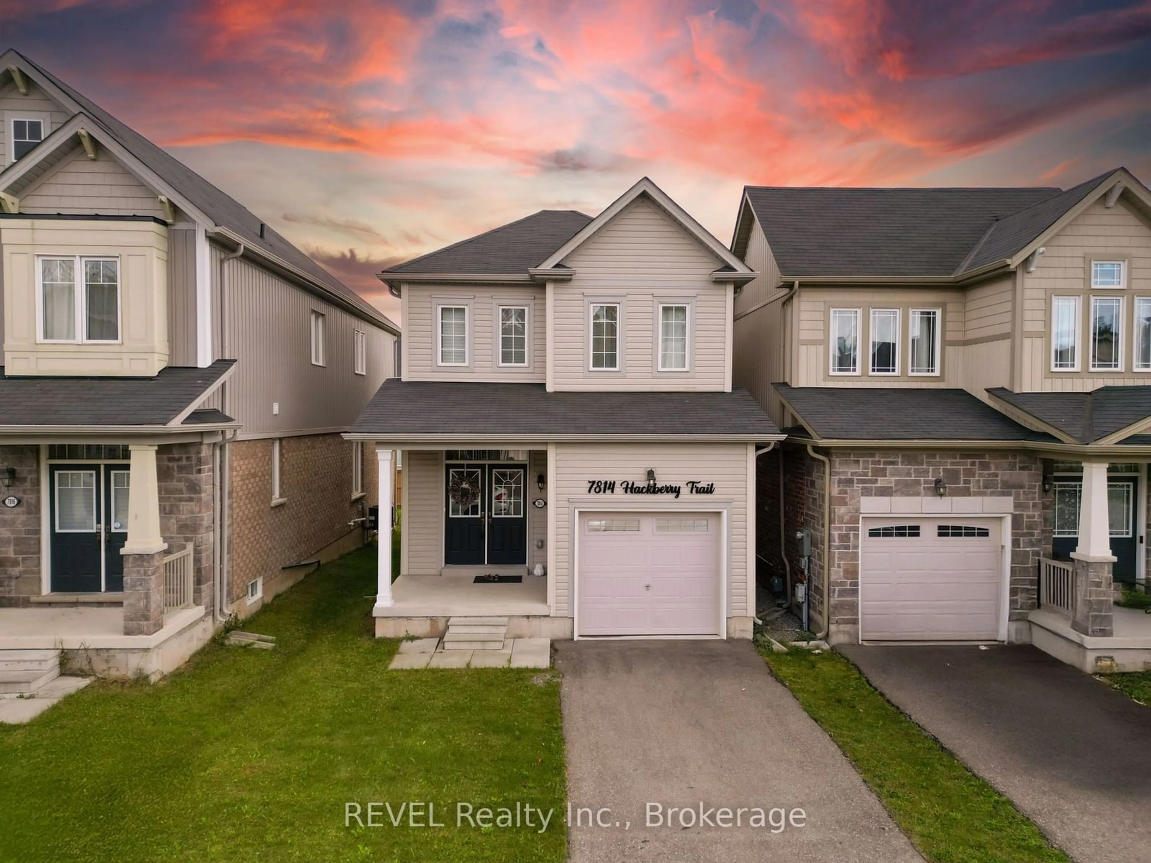 A pic from outside/outdoor area/front of a property/back of a property/a pic from drone, street for 7814 Hackberry Tr, Niagara Falls Ontario L2H 3R4