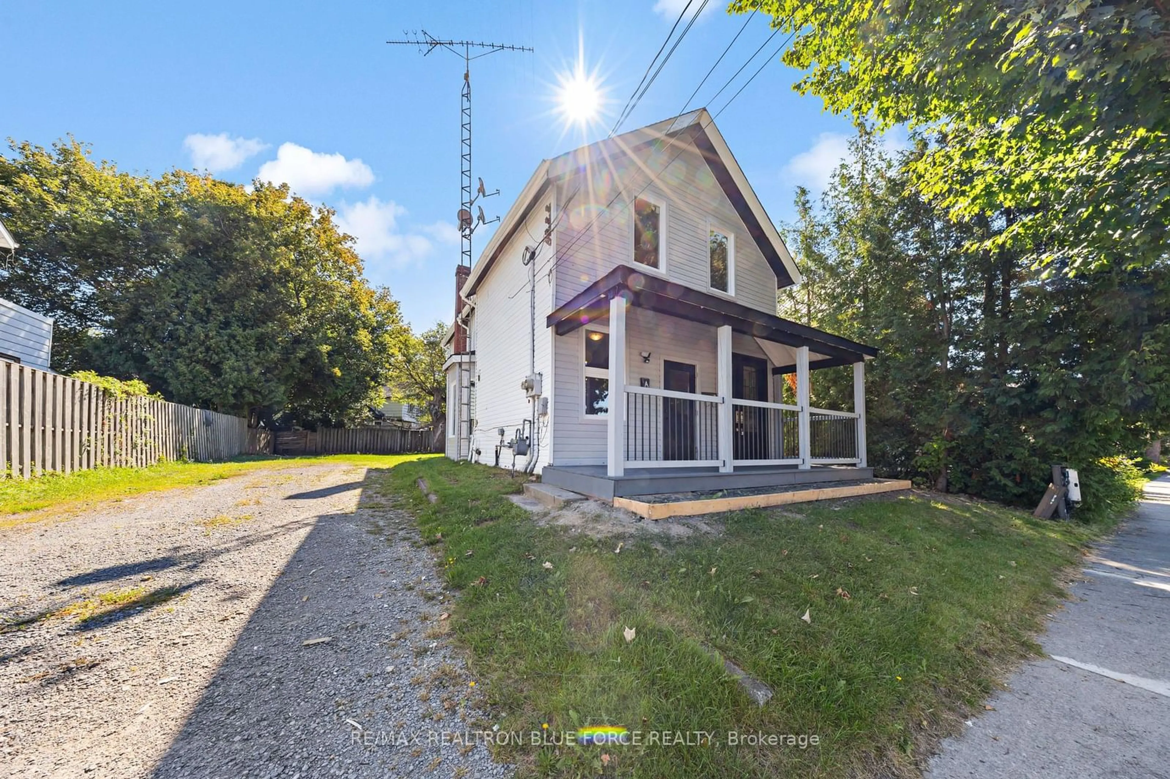 A pic from outside/outdoor area/front of a property/back of a property/a pic from drone, building for 141 Ontario St, Port Hope Ontario L1A 2V5