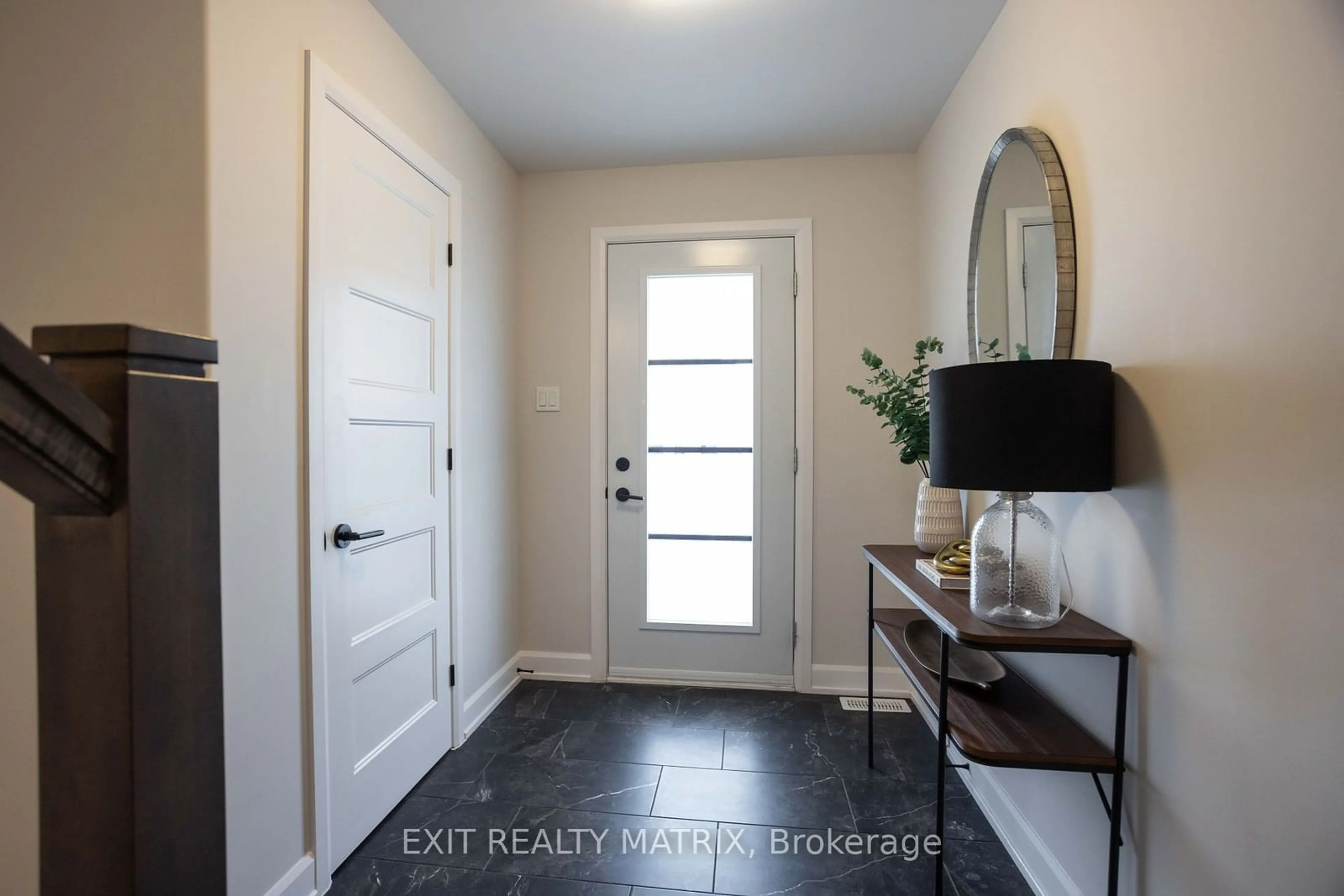 Indoor entryway for 705 AZURE St, Russell Ontario K4R 1E5