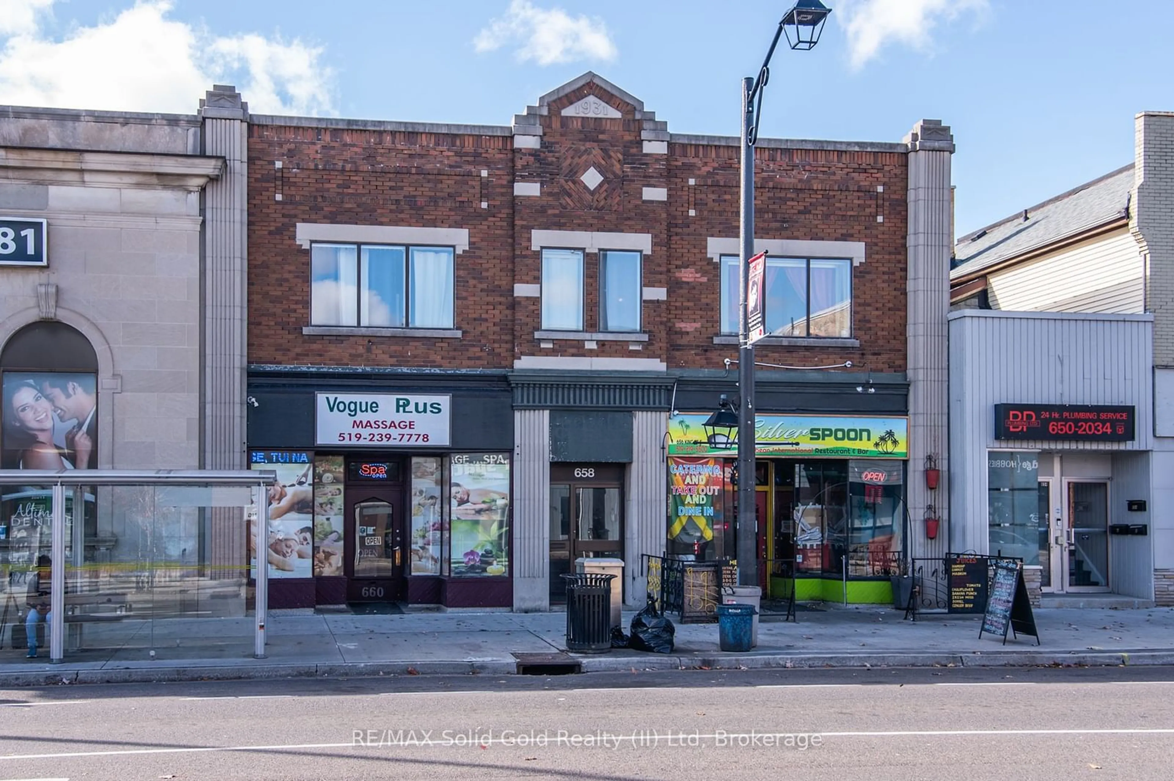 A pic from outside/outdoor area/front of a property/back of a property/a pic from drone, building for 660 King St, Cambridge Ontario N3H 3N6