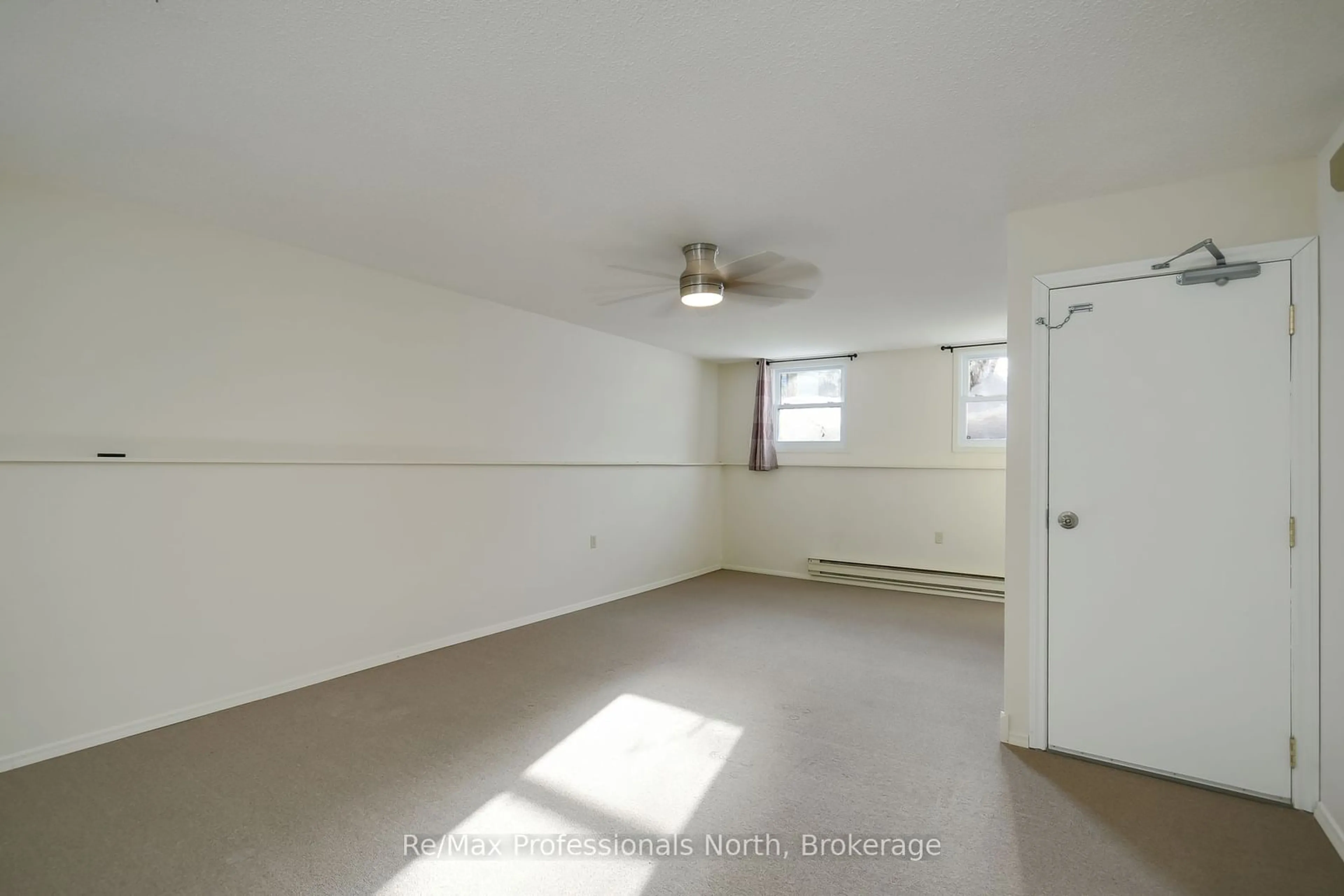 A pic of a room for 260 PETER St, Gravenhurst Ontario P1P 1G2