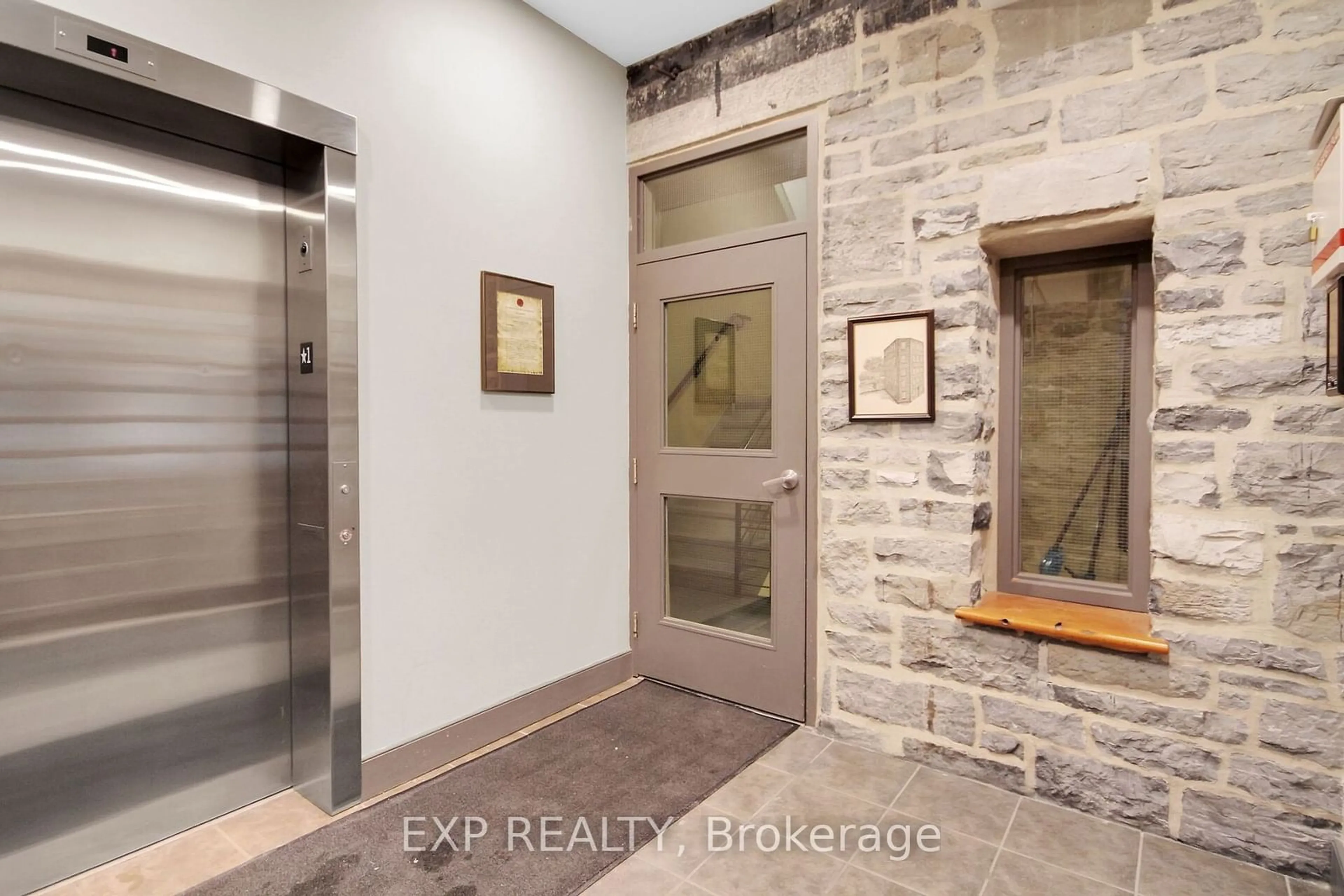 Indoor entryway for 7 Mill St #302, Mississippi Mills Ontario K0A 1A0