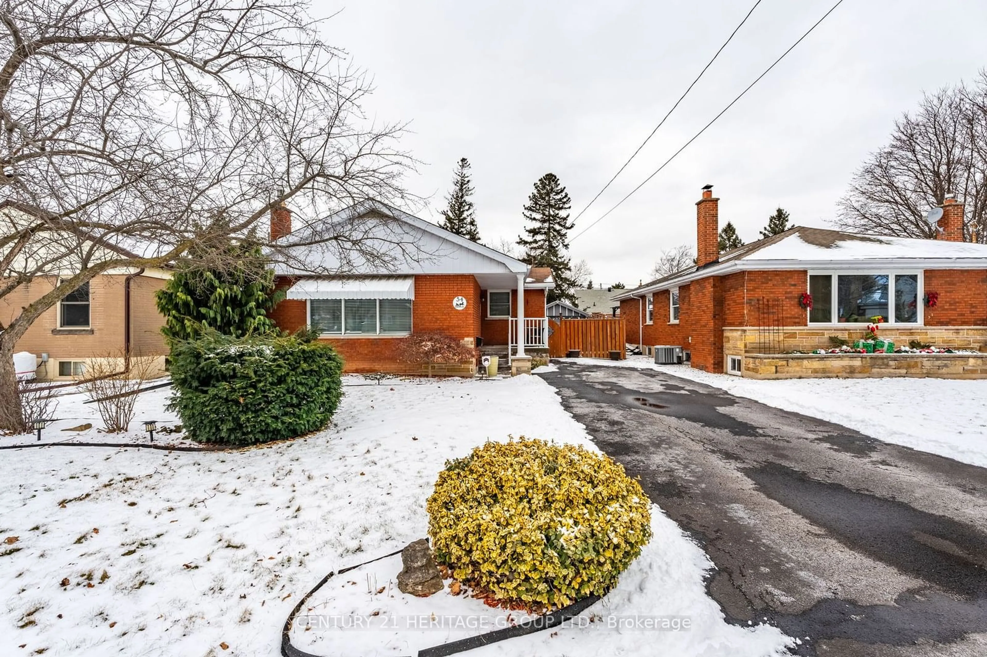 Home with brick exterior material, street for 54 Sherwood Rise, Hamilton Ontario L8T 1N8