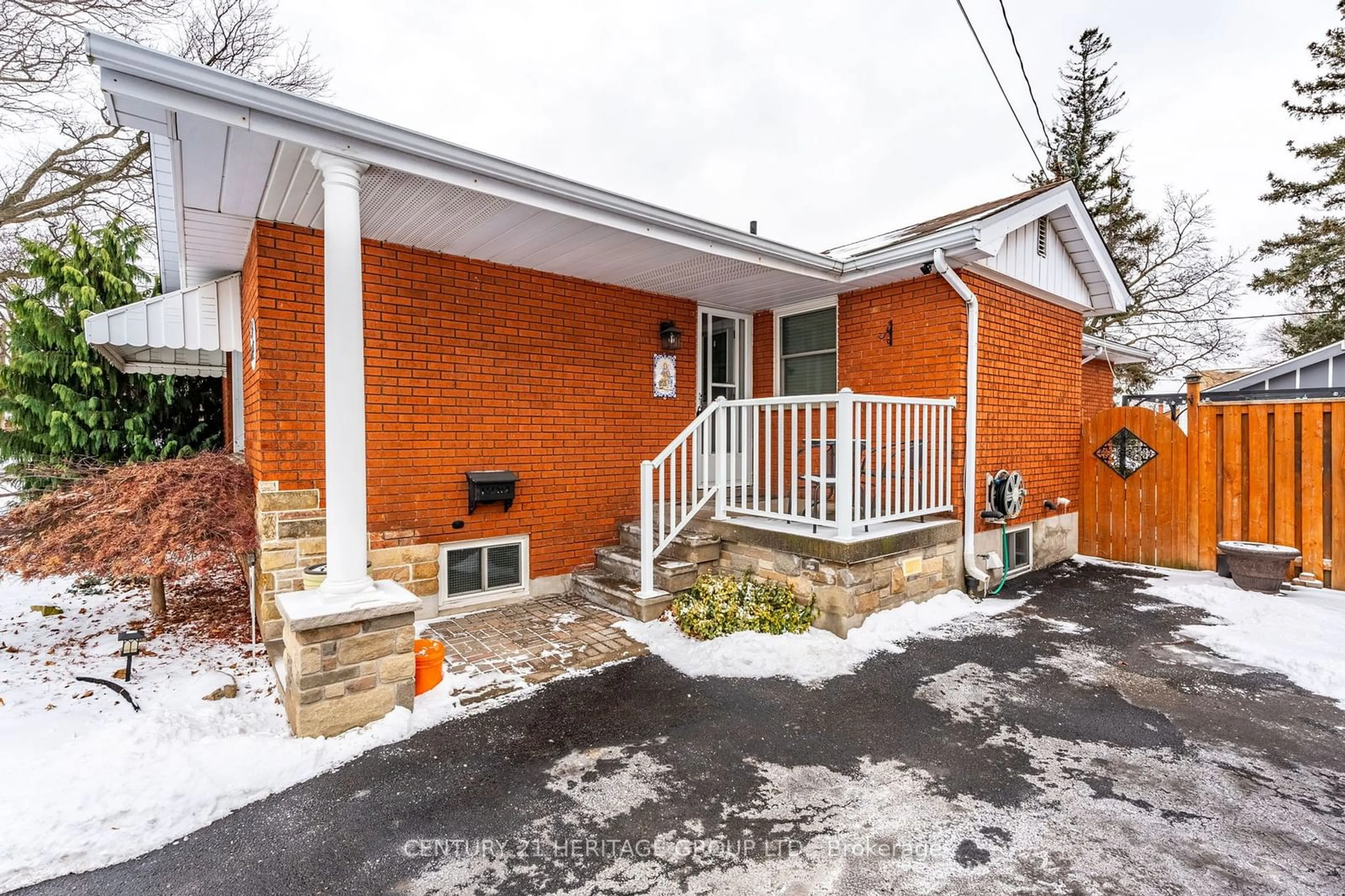 Patio, street for 54 Sherwood Rise, Hamilton Ontario L8T 1N8