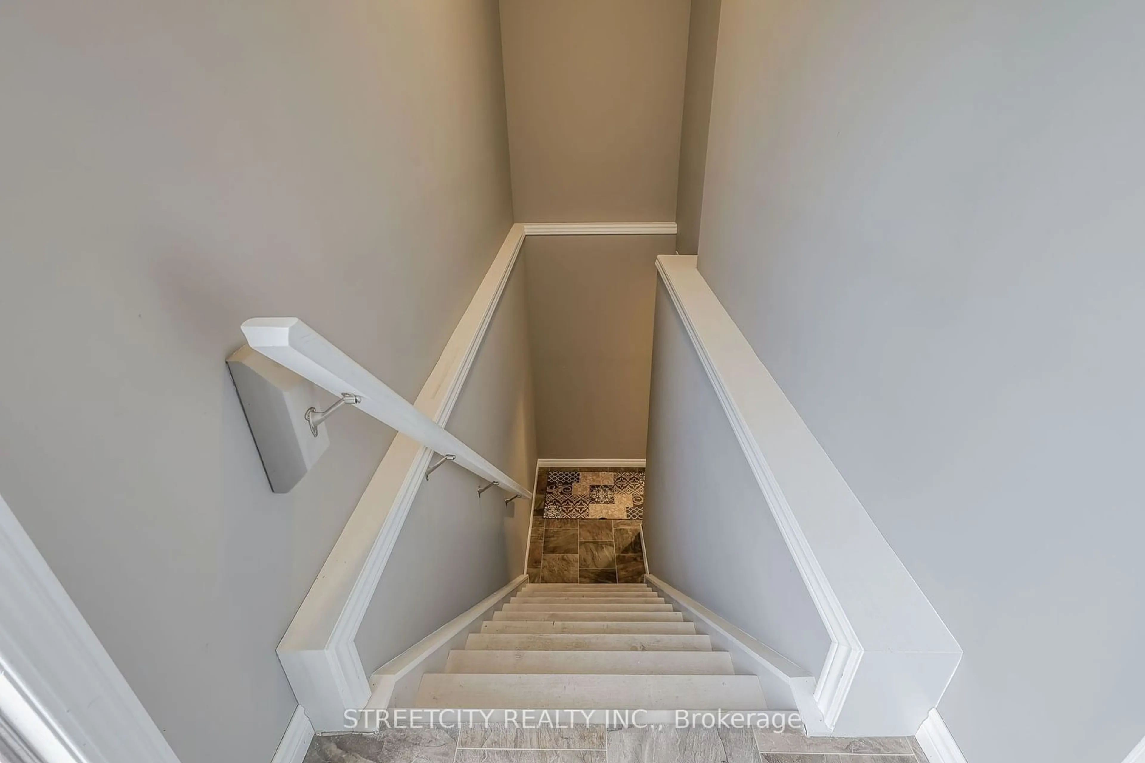 Stairs for 26 Bridle Path, St. Thomas Ontario N5R 0C1