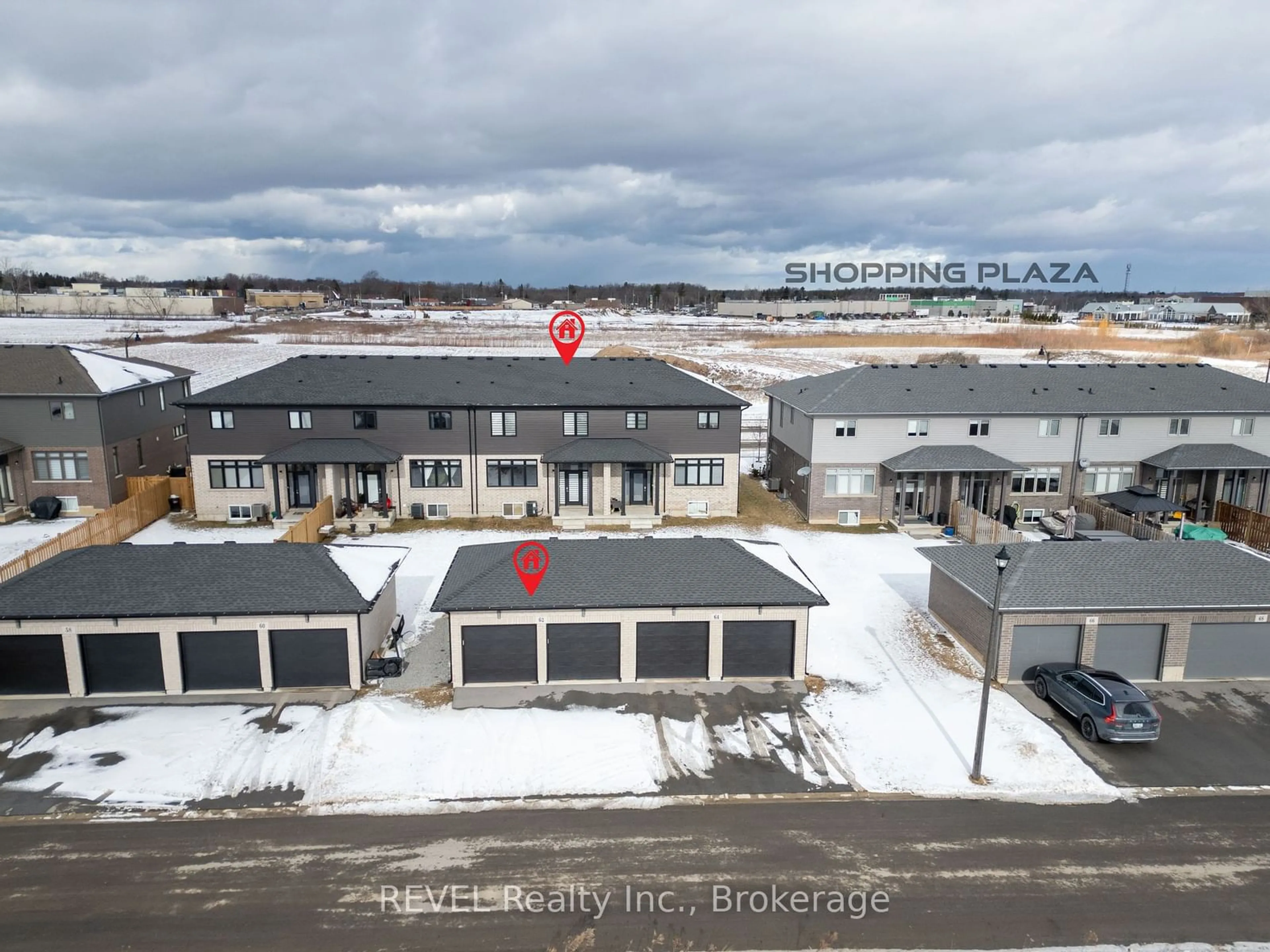 A pic from outside/outdoor area/front of a property/back of a property/a pic from drone, unknown for 62 Summersides Blvd, Pelham Ontario L0S 1E7