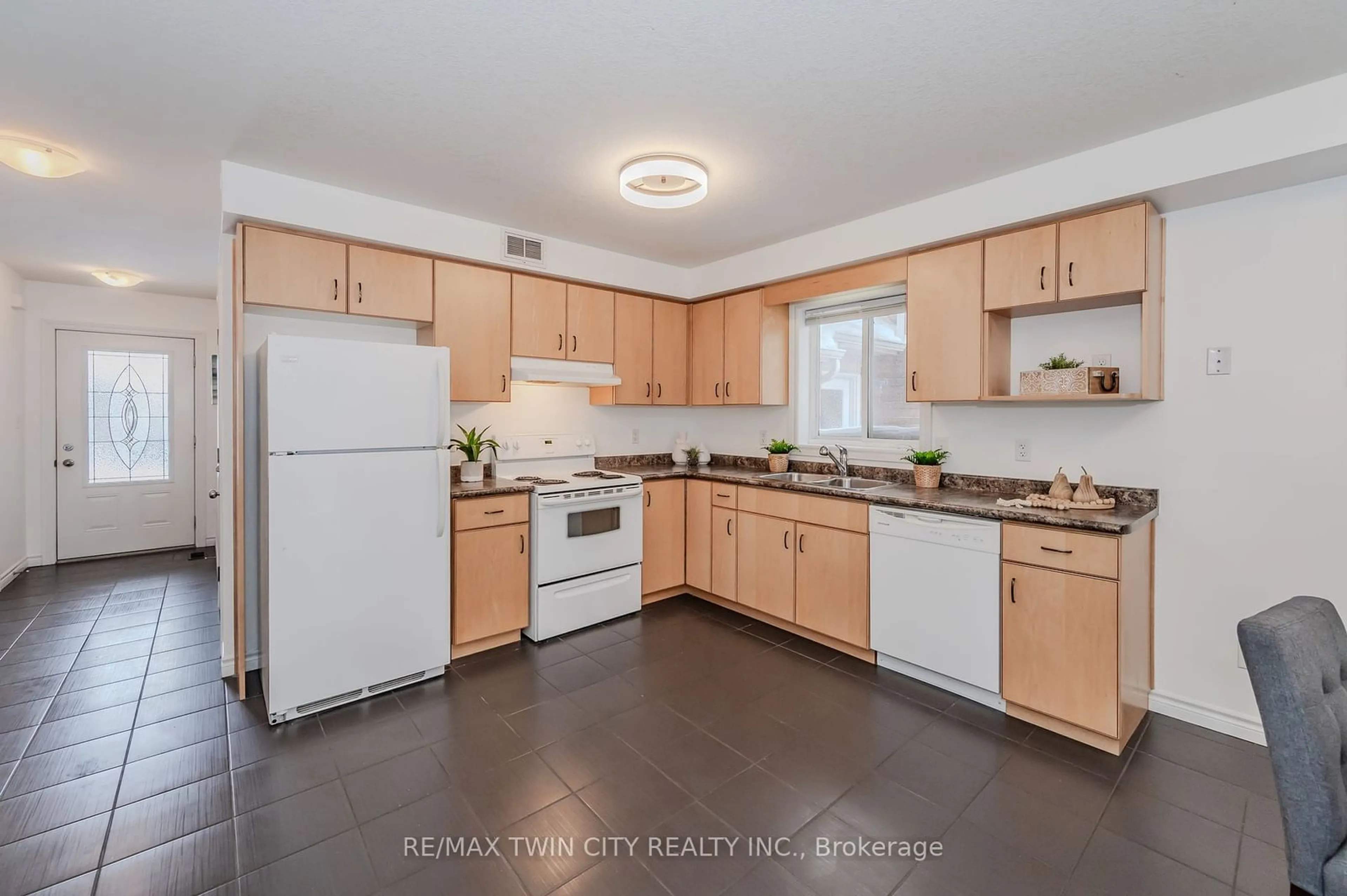 Standard kitchen, unknown for 6 Broadoaks Dr, Cambridge Ontario N1T 2C3