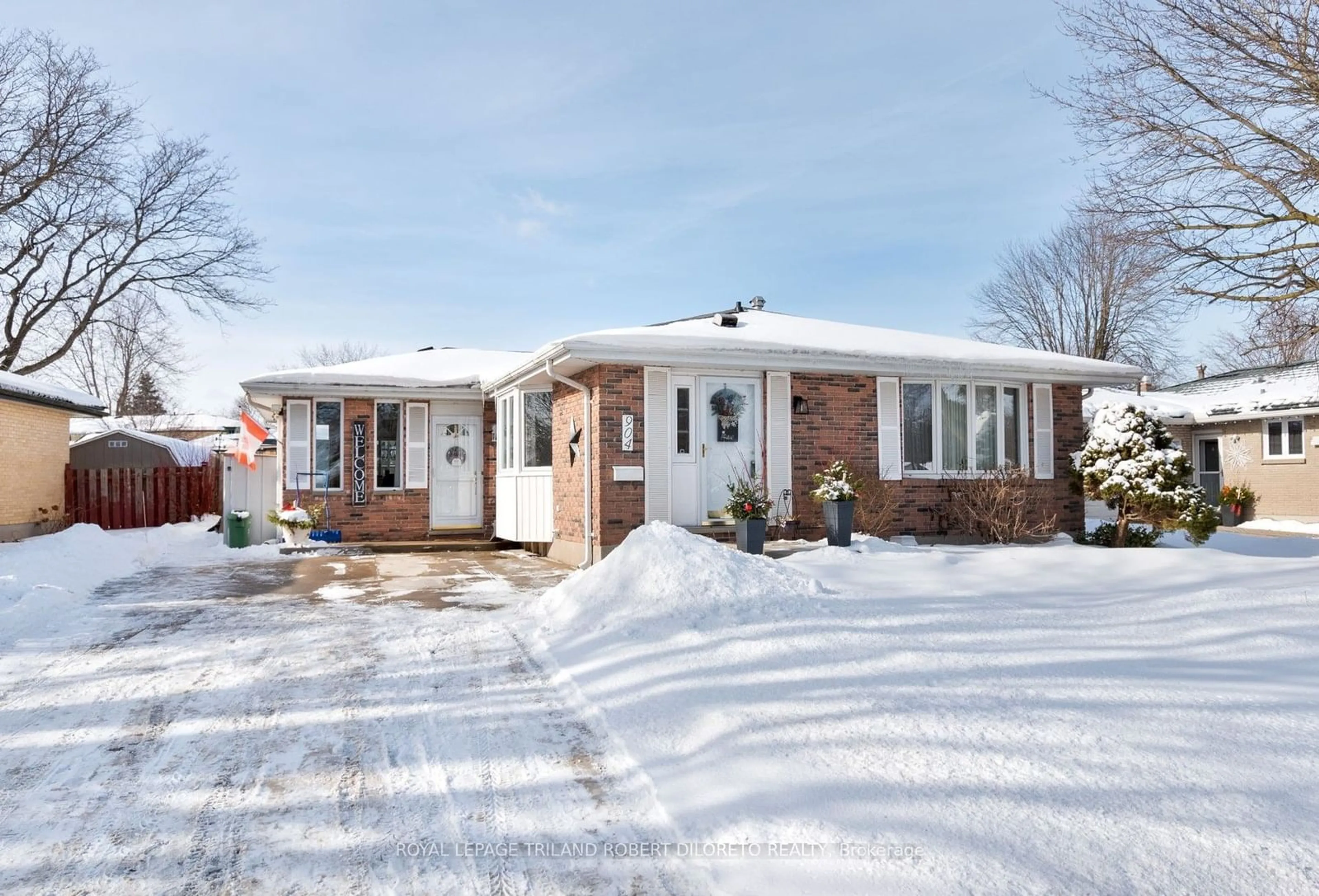 Home with brick exterior material, street for 904 Osgoode Dr, London Ontario N6E 1C7