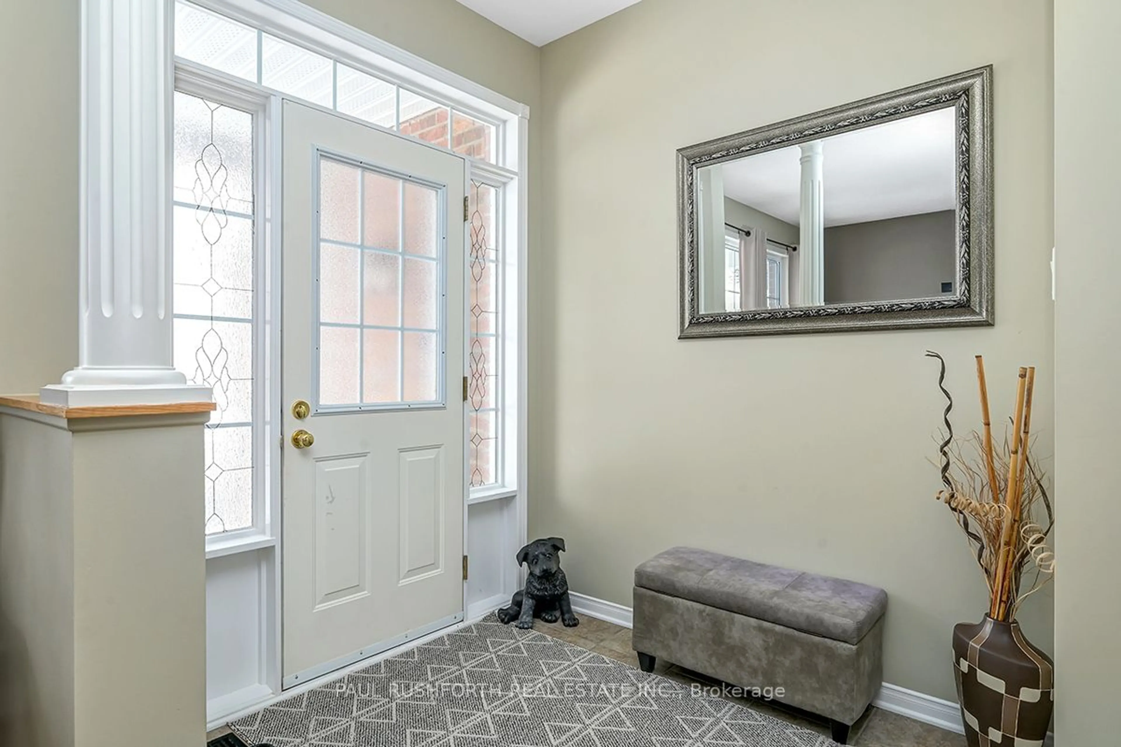 Indoor entryway for 351 Centenaire St, Russell Ontario K0A 1W0