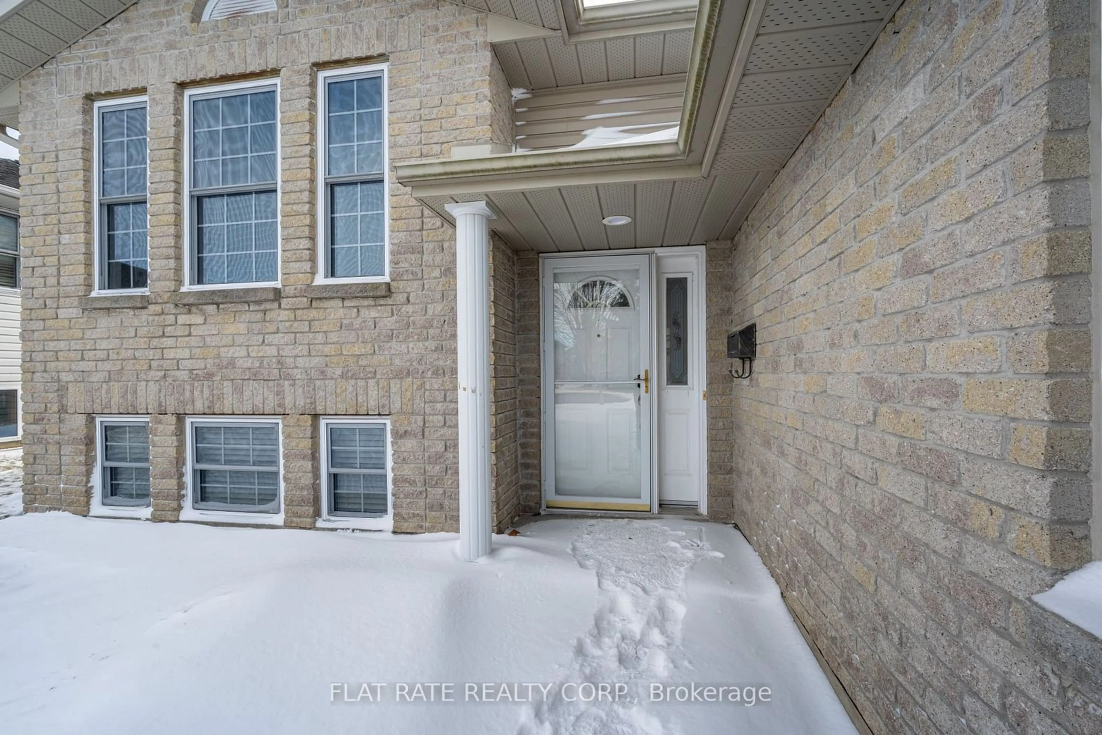 Indoor entryway for 18 BELLYOU Lane, Quinte West Ontario K8V 6W4