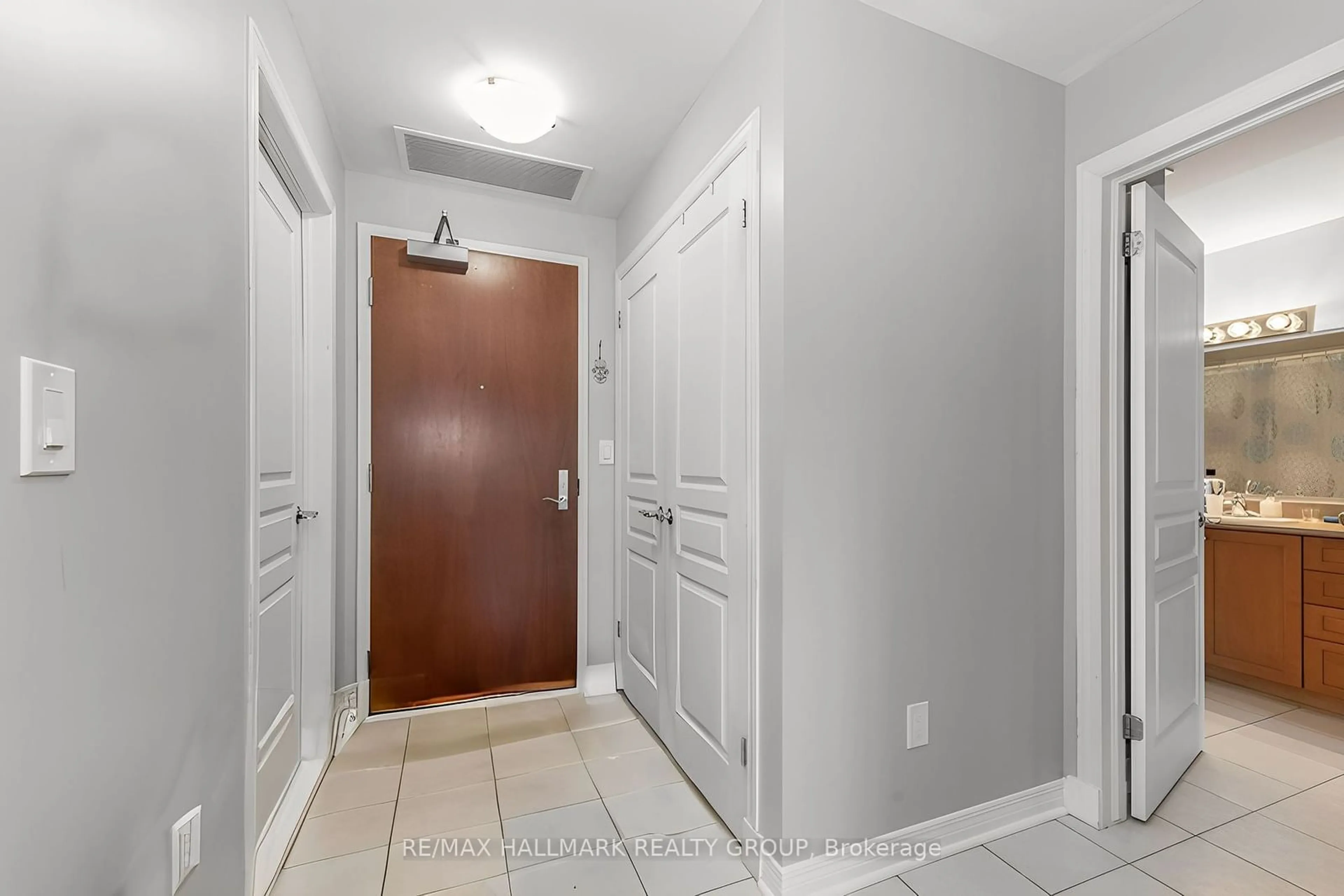 Indoor entryway for 955 Beauparc #116, Cyrville - Carson Grove - Pineview Ontario K1J 0A1