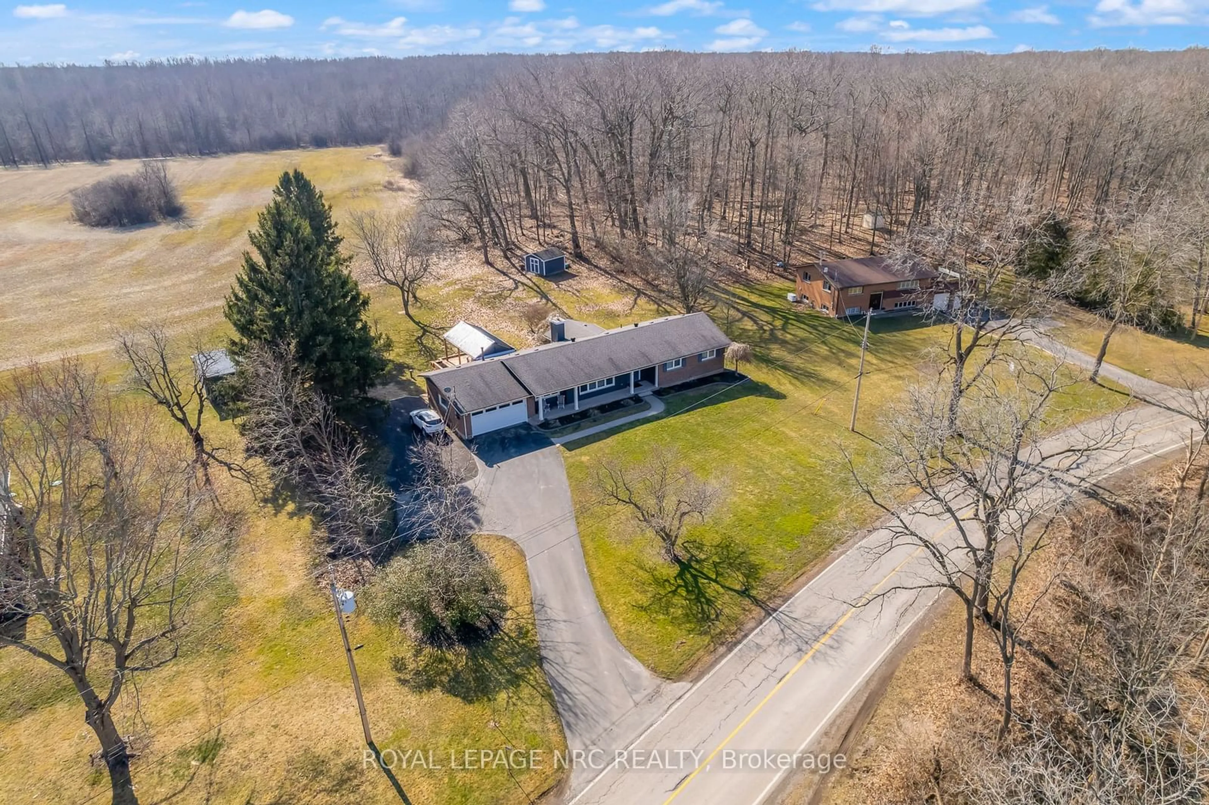 A pic from outside/outdoor area/front of a property/back of a property/a pic from drone, unknown for 1768 Ridge Rd, Fort Erie Ontario L0S 1N0