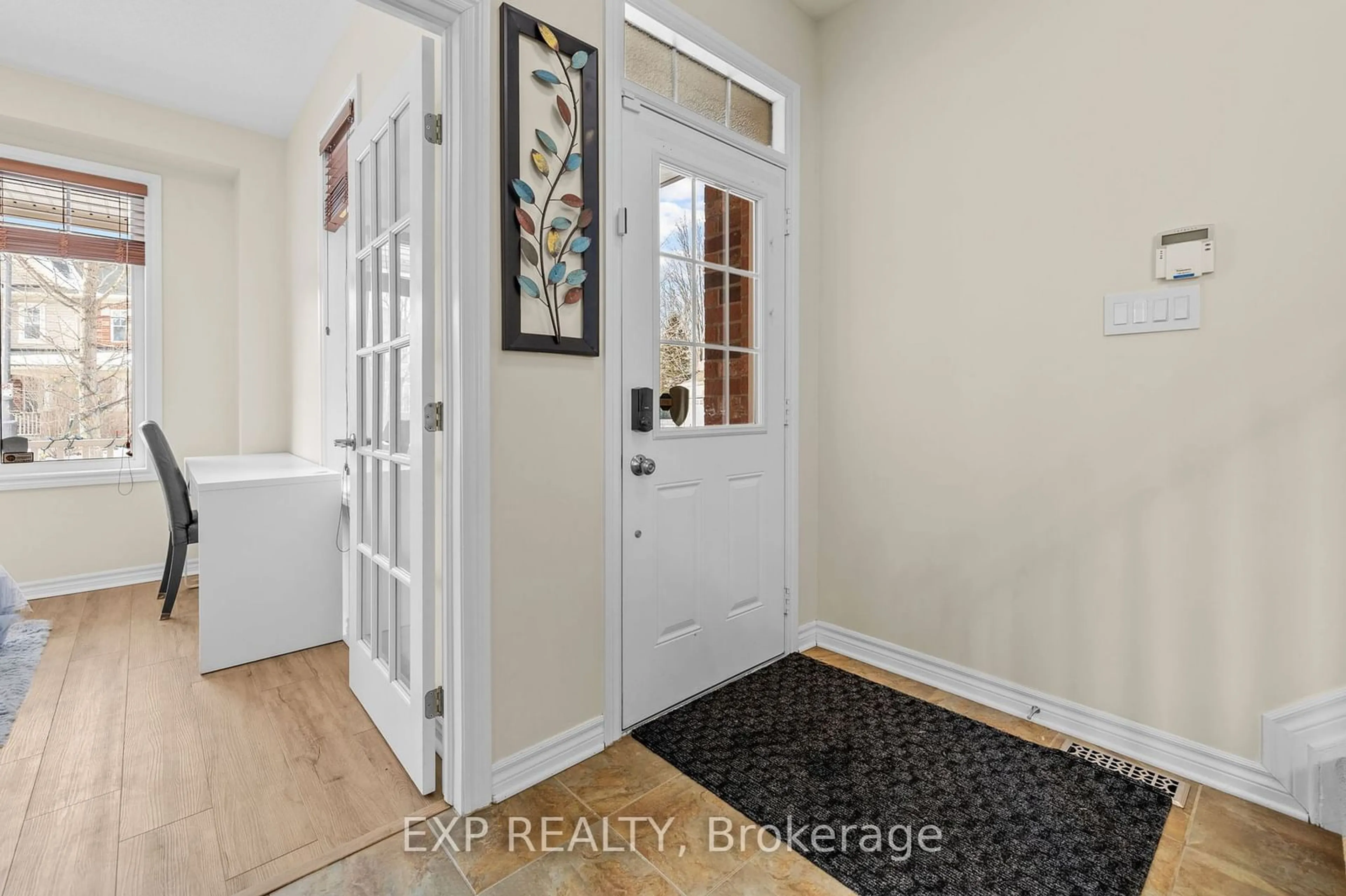 Indoor entryway for 240 Kohilo Cres, Stittsville - Munster - Richmond Ontario K2S 0E6