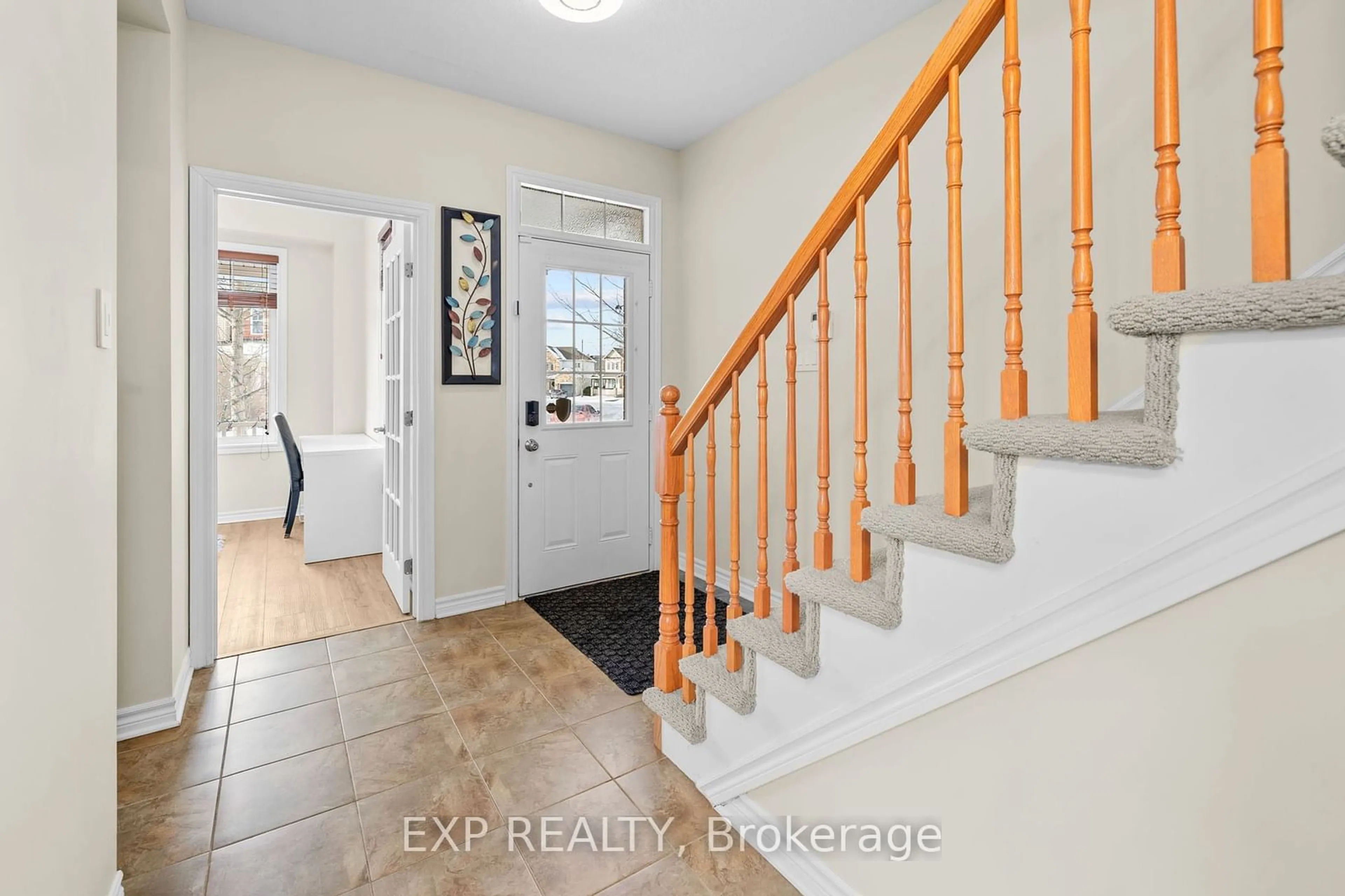 Indoor entryway for 240 Kohilo Cres, Stittsville - Munster - Richmond Ontario K2S 0E6