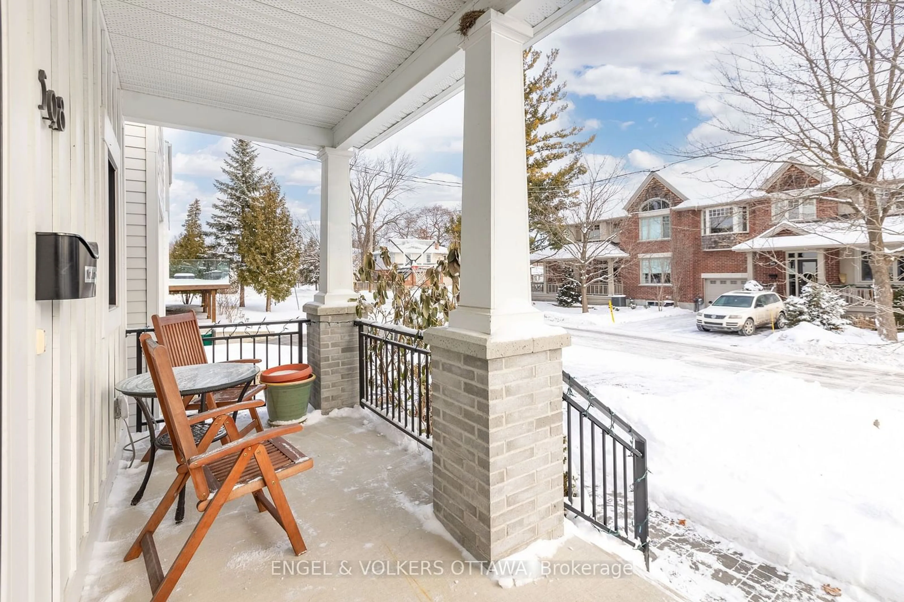 Patio, street for 598 GOLDEN Ave, Carlingwood - Westboro and Area Ontario K2A 2G1