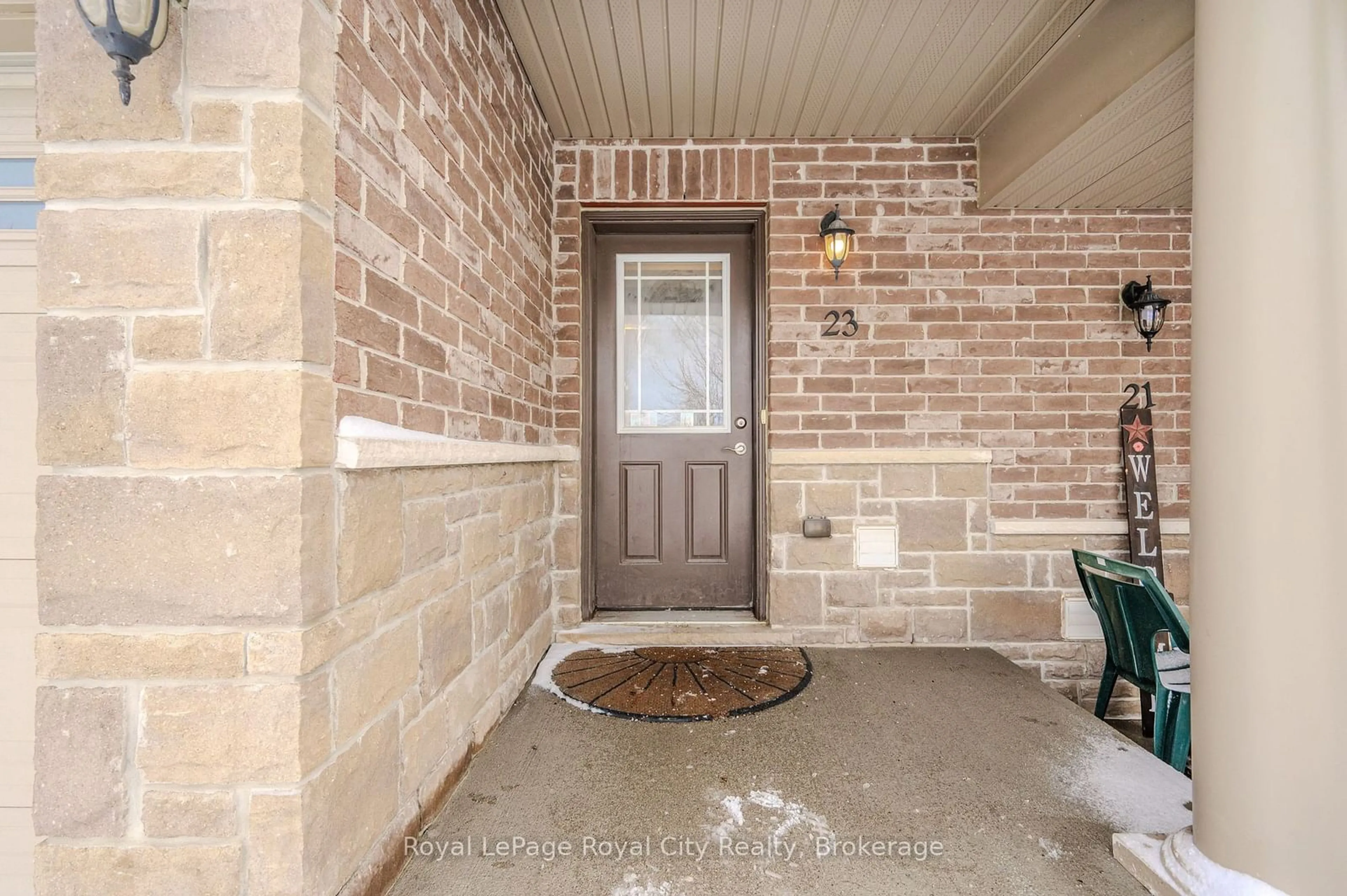 Indoor entryway for 23 Kingsbury Sq #23K, Guelph Ontario N1L 0K6