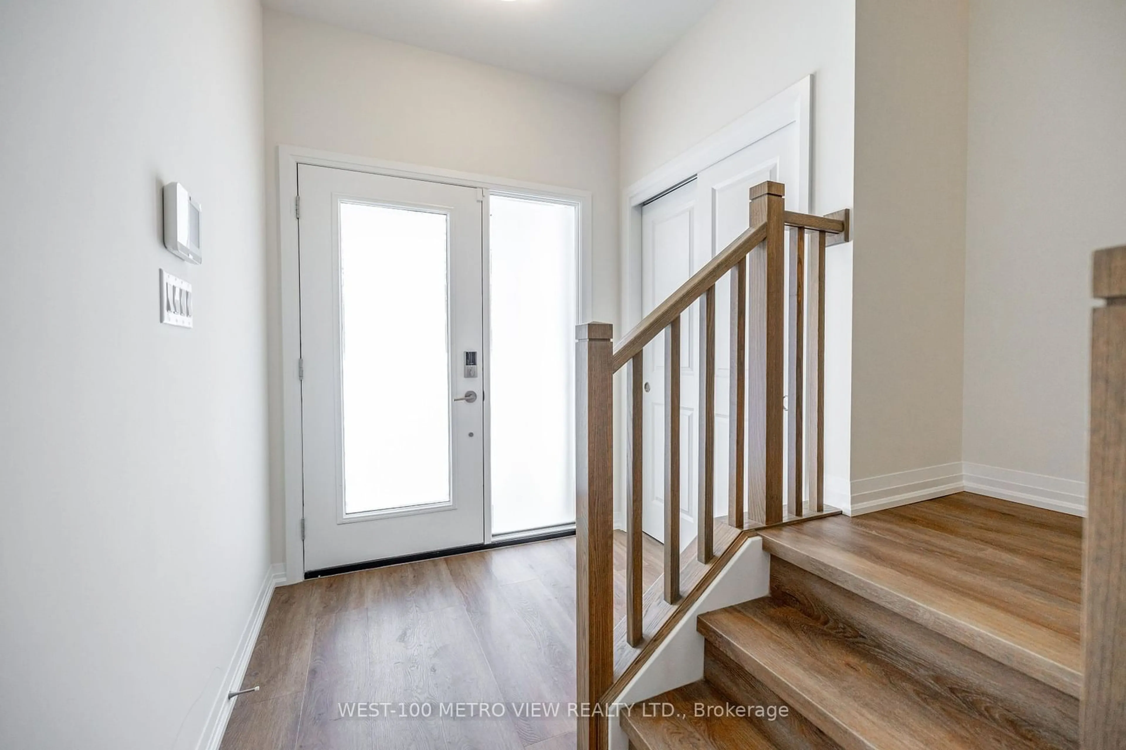 Indoor entryway for 112 Willson Dr, Thorold Ontario L2V 0M4